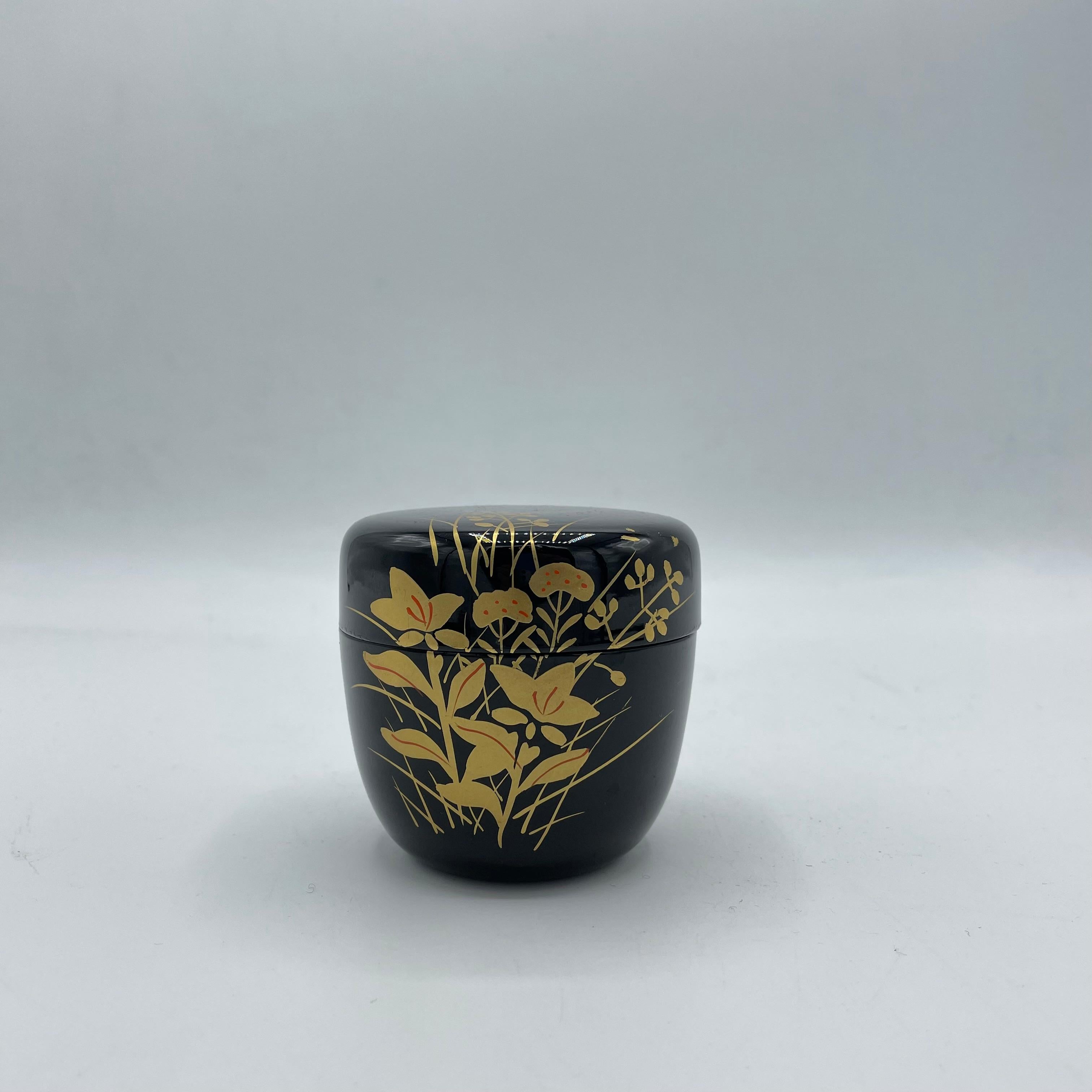 Late 20th Century Japanese Antique Lacquer Natsume (box for matcha powder) Automne Flowers 1980s For Sale