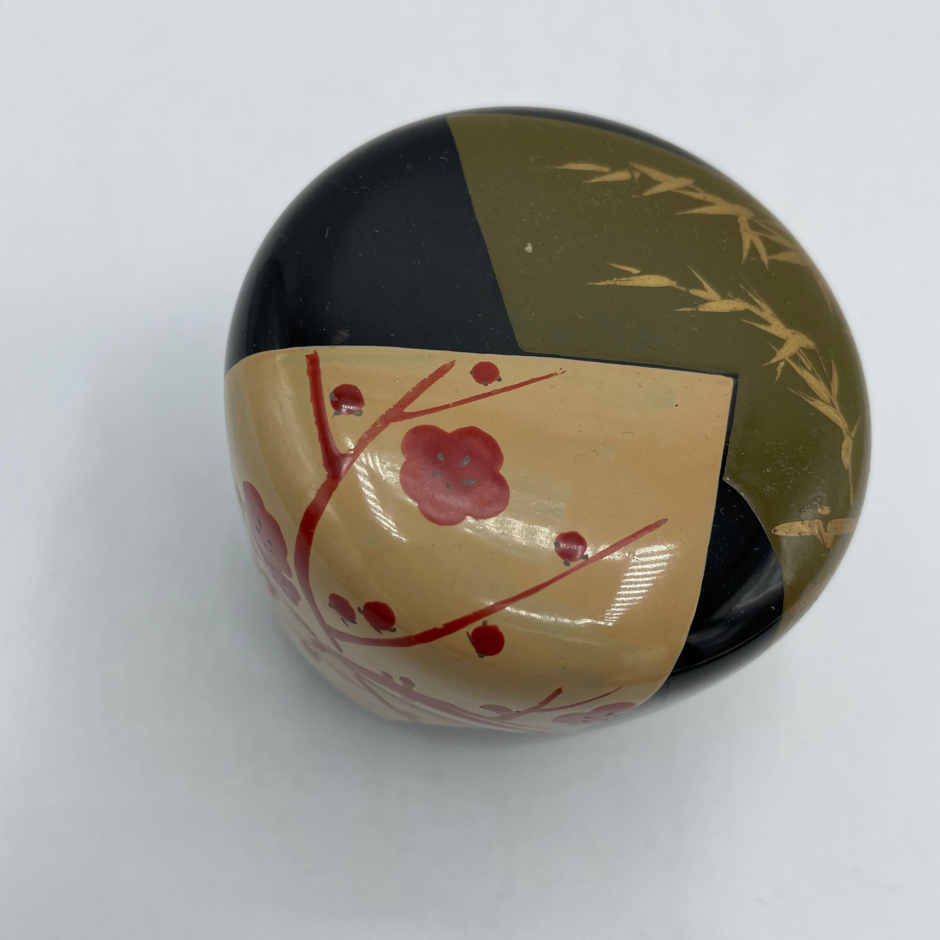 Natsume (caja para polvo de matcha) de laca antigua japonesa Ciruela 'UME' Años 80 Showa en venta