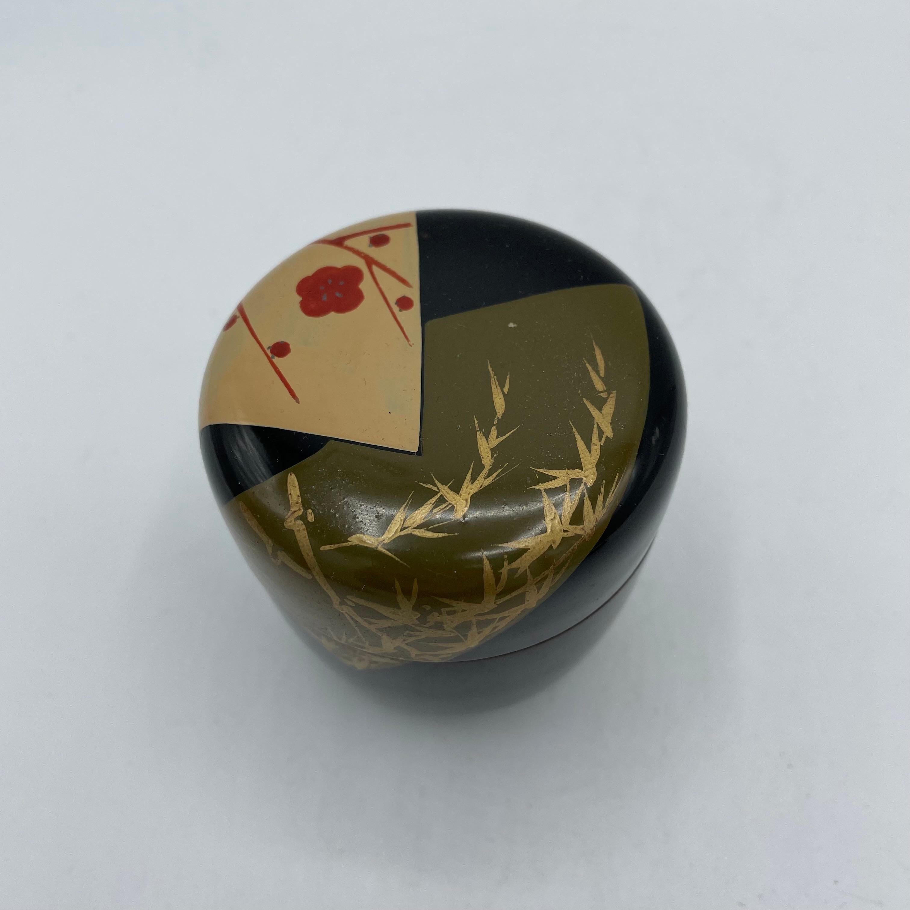 Natsume (caja para polvo de matcha) de laca antigua japonesa Ciruela 'UME' Años 80 Japonés en venta