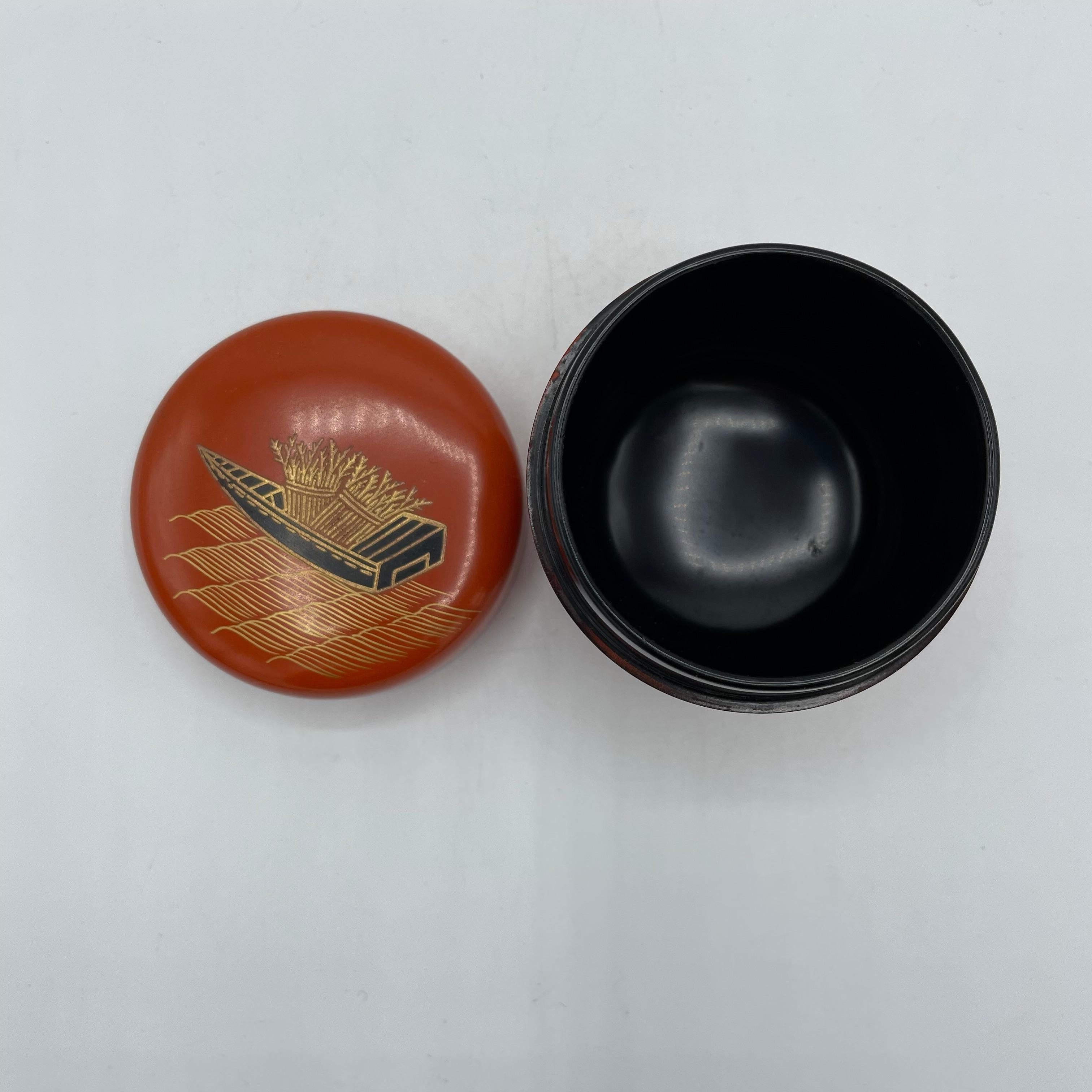 Natsume (caja para polvo de matcha) de laca japonesa antigua Barco rojo Años 80 Showa en venta