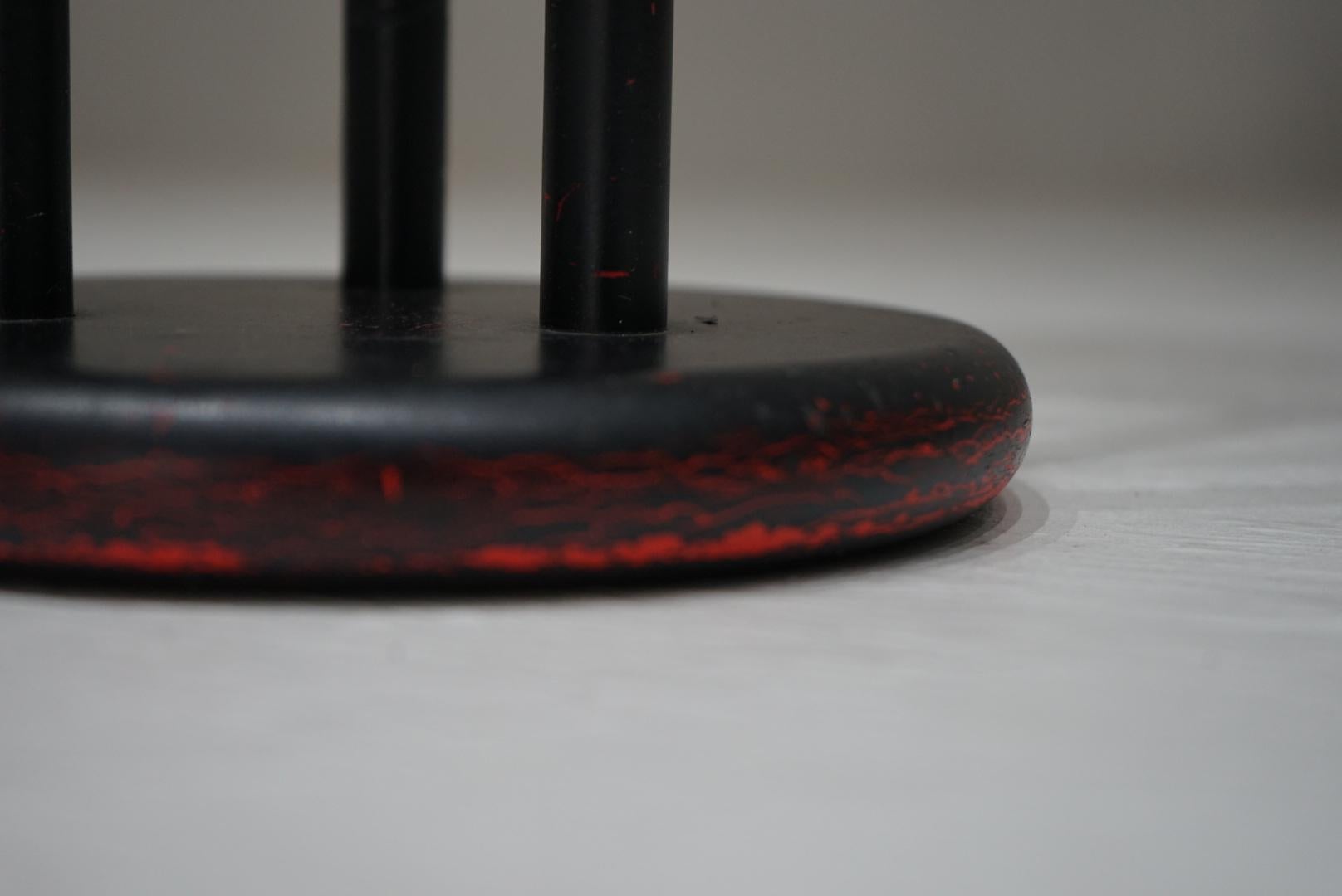 Japanese Antique Lacquered Display Stand, 1920s–1940s, Japandi Wabi-Sabi en venta 2