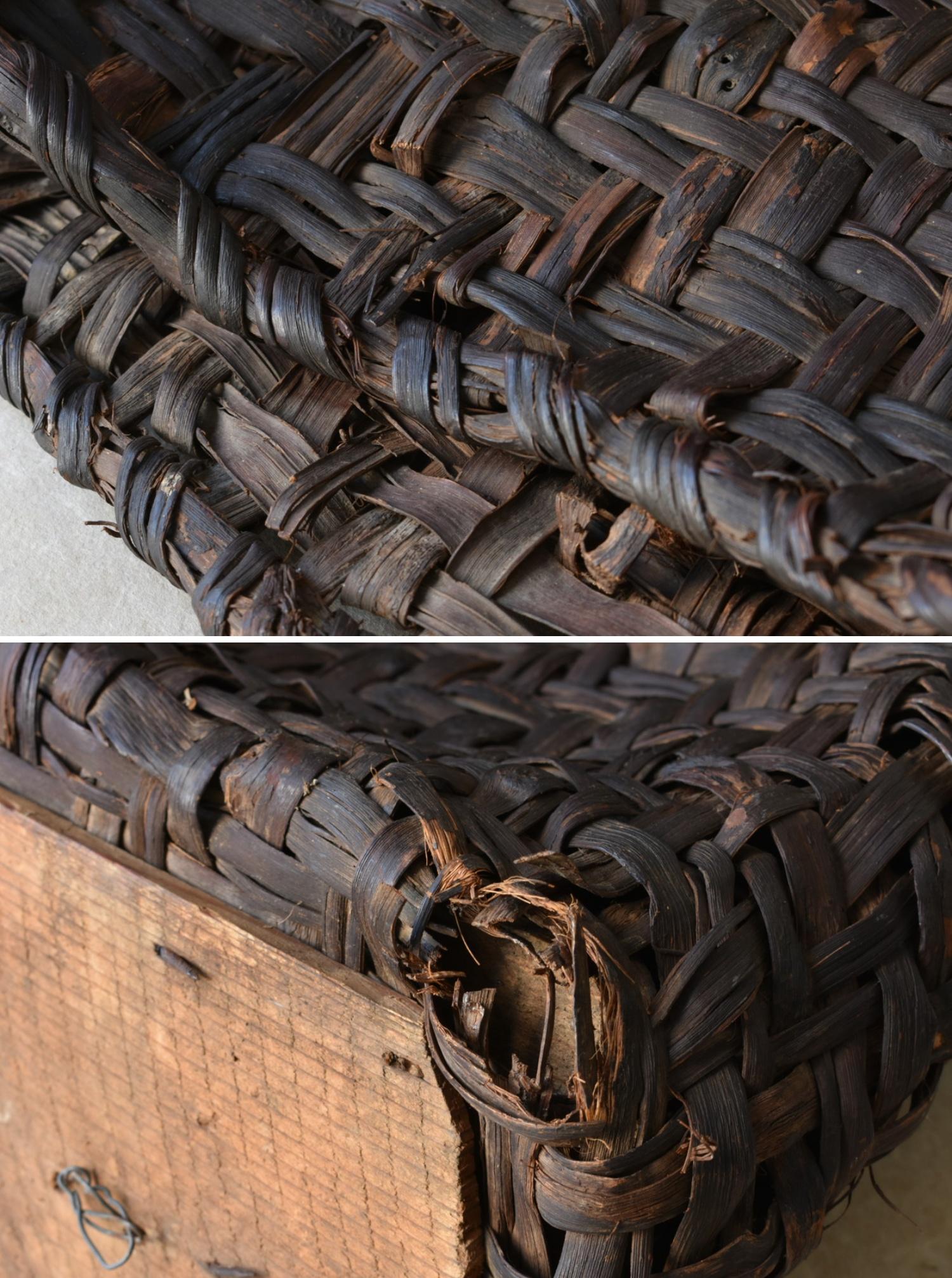 Japanese antique Large basket woven with grape vines/1868-1920/Vase on the wall For Sale 7