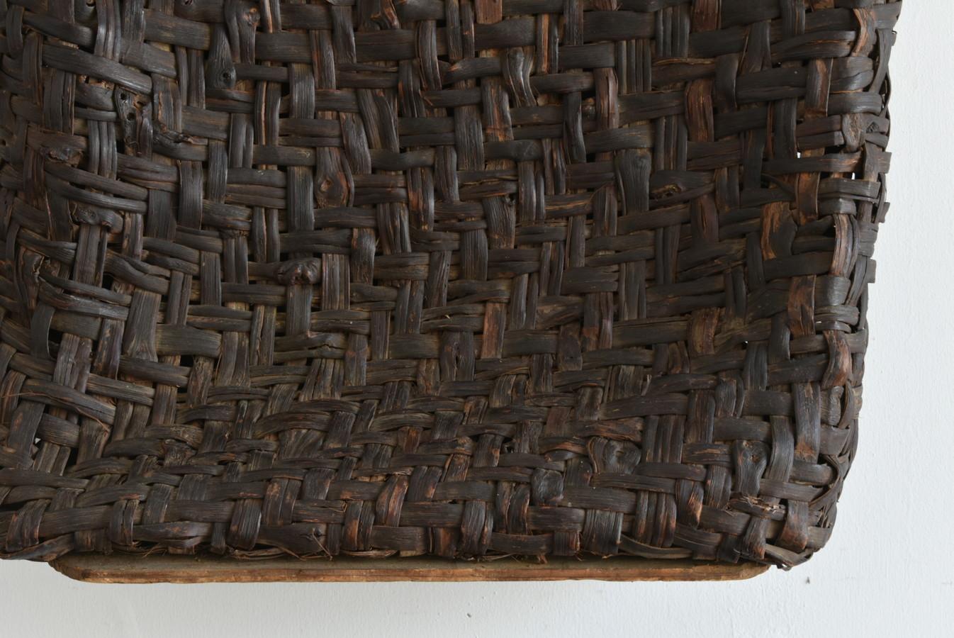 19th Century Japanese antique Large basket woven with grape vines/1868-1920/Vase on the wall For Sale