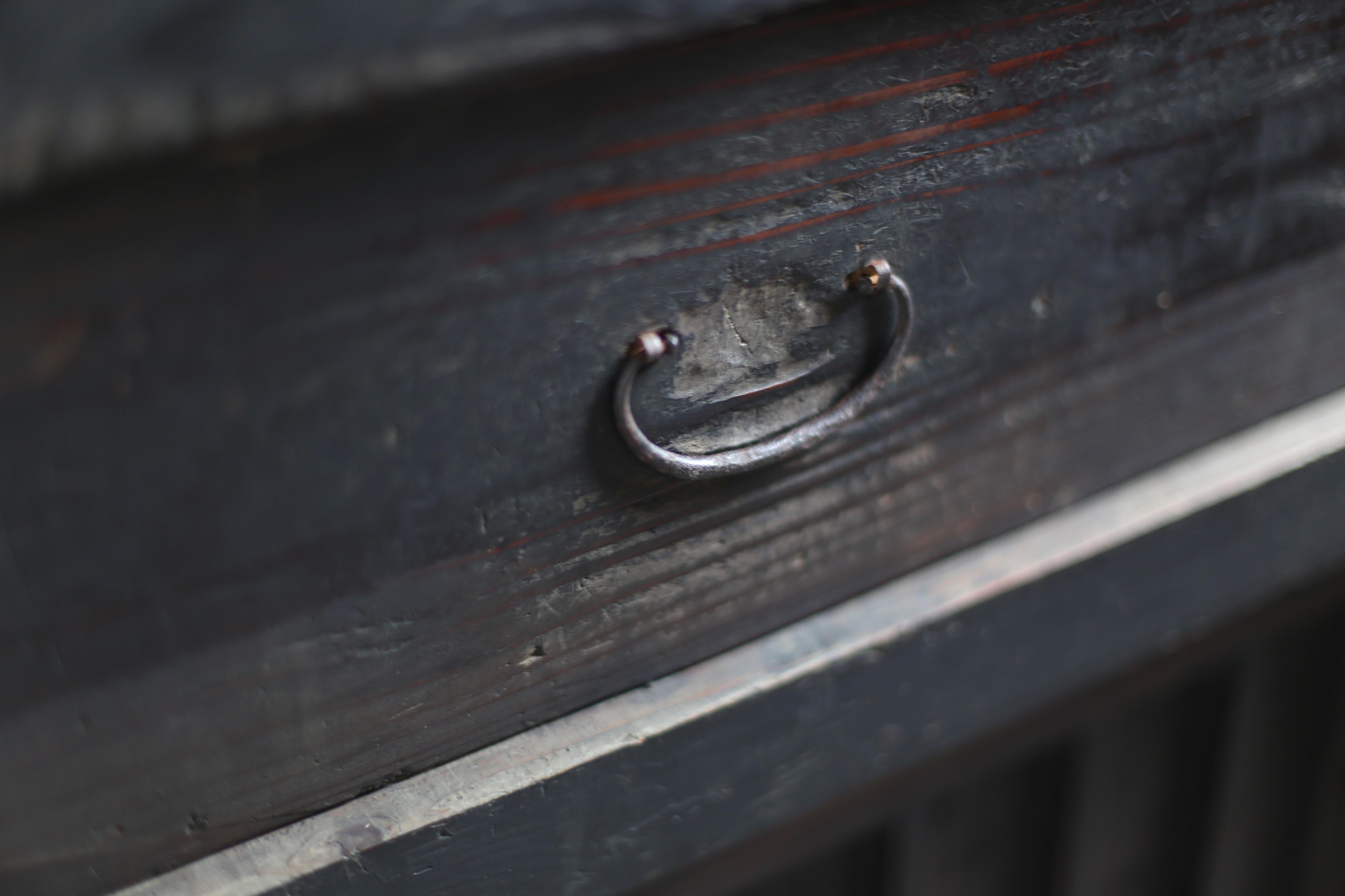 BK Antiques giapponese di grandi dimensioni Tansu 1860-1900 / Cabinet Sideboard Wabi Sabi in vendita 8