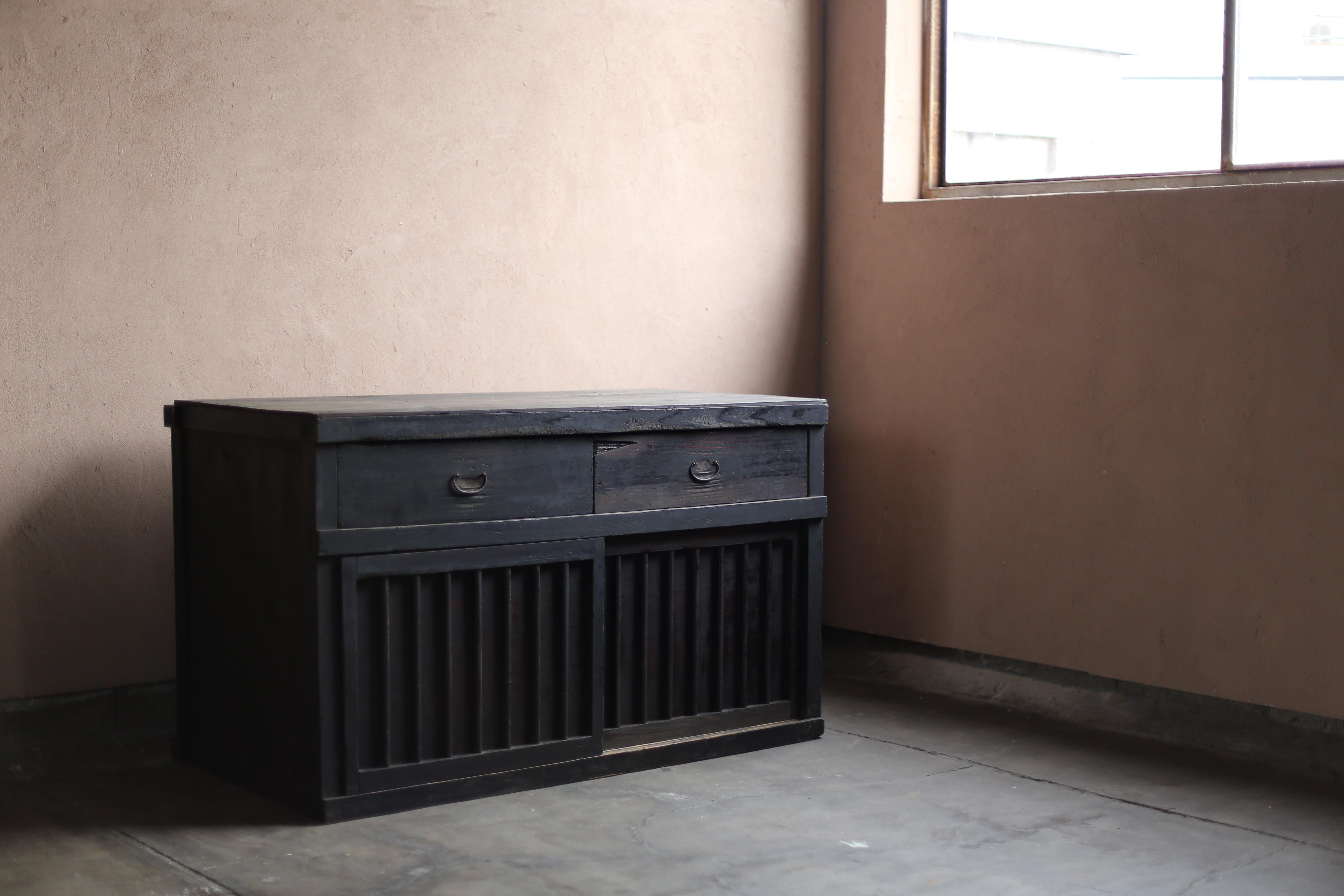 BK Antiques giapponese di grandi dimensioni Tansu 1860-1900 / Cabinet Sideboard Wabi Sabi in vendita 9