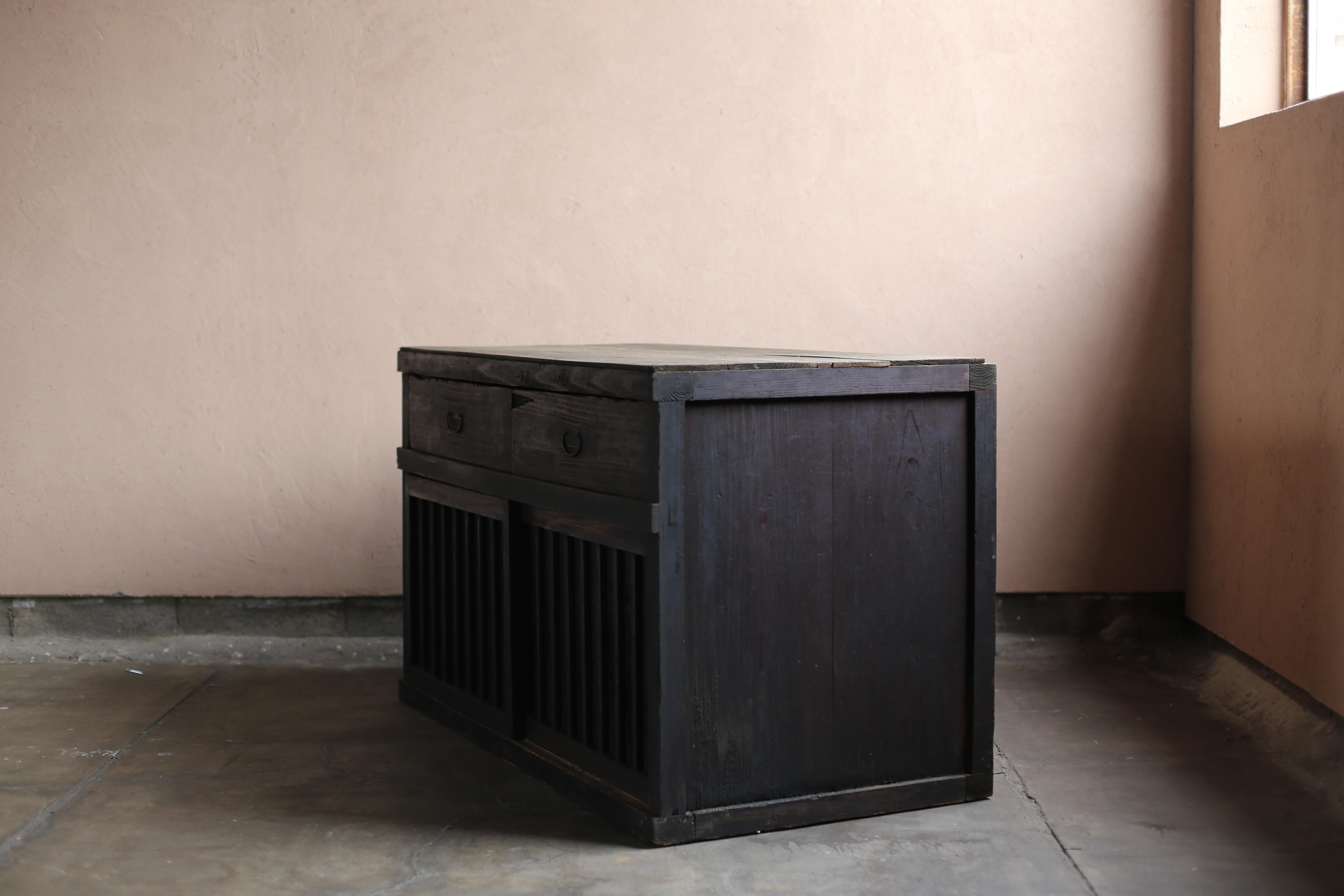 Falegnameria BK Antiques giapponese di grandi dimensioni Tansu 1860-1900 / Cabinet Sideboard Wabi Sabi in vendita