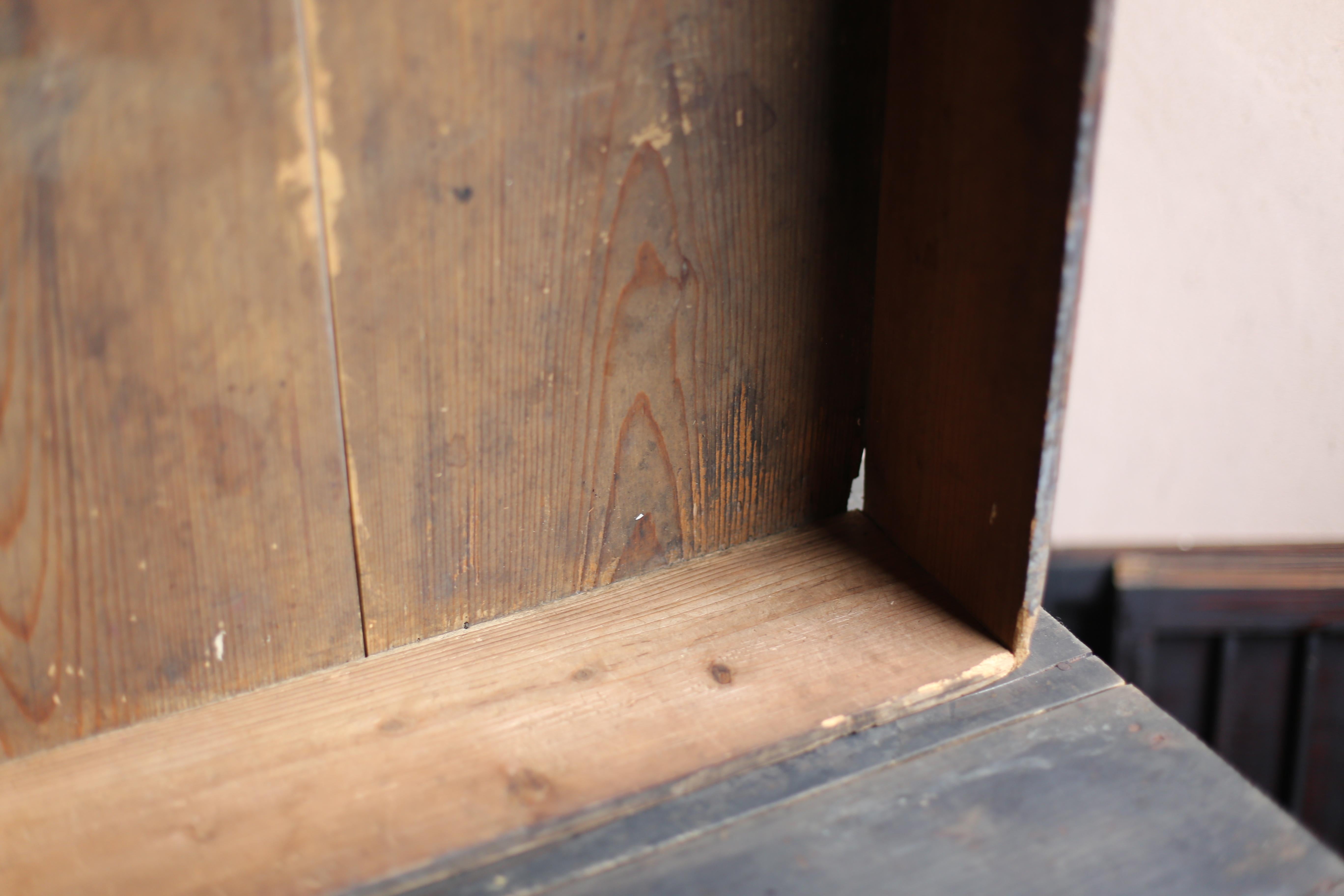 Cedro BK Antiques giapponese di grandi dimensioni Tansu 1860-1900 / Cabinet Sideboard Wabi Sabi in vendita