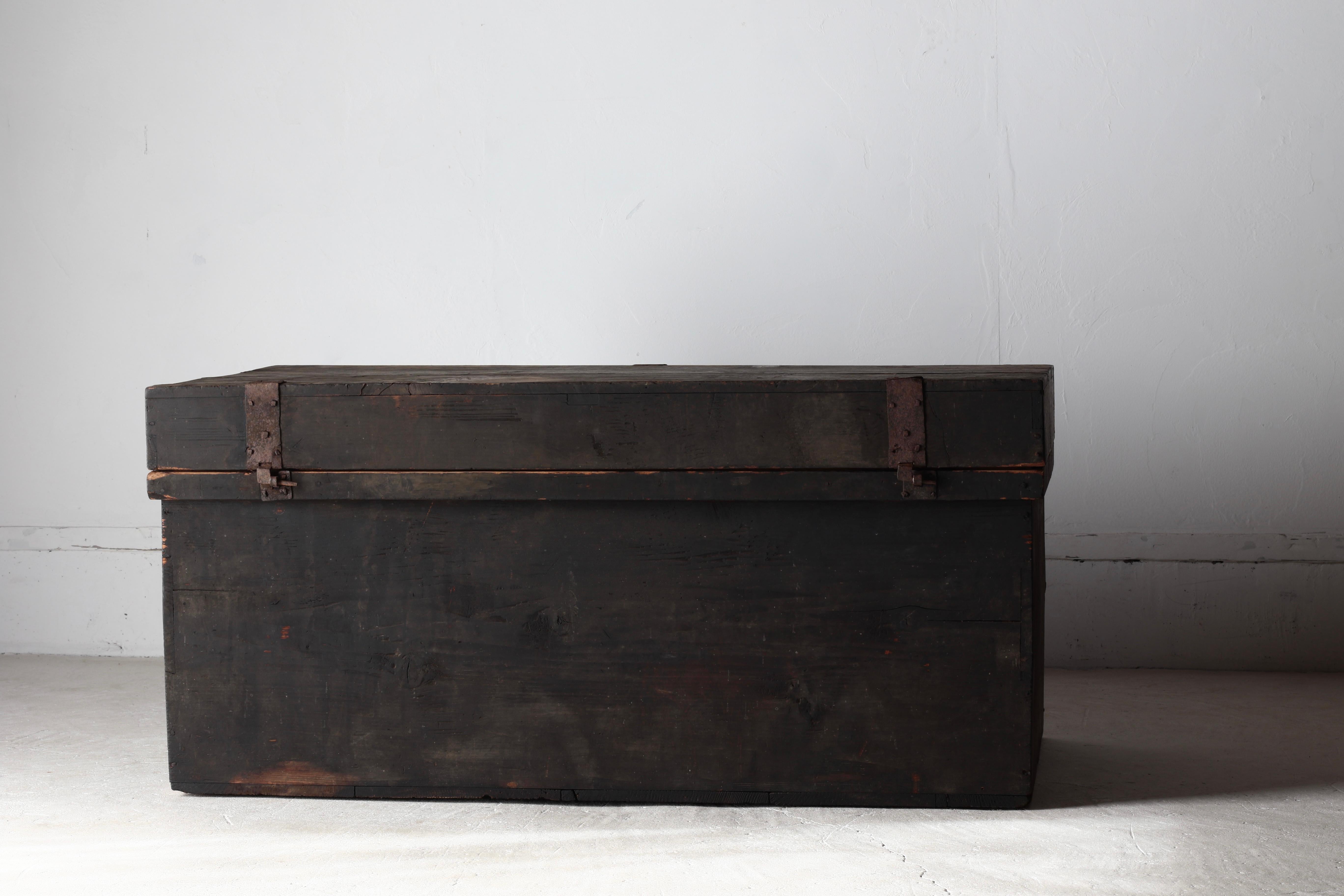 Japanese Antique Large Black Box / Sofa Table Side Table /1868-1912s / Wabi-sabi im Angebot 2
