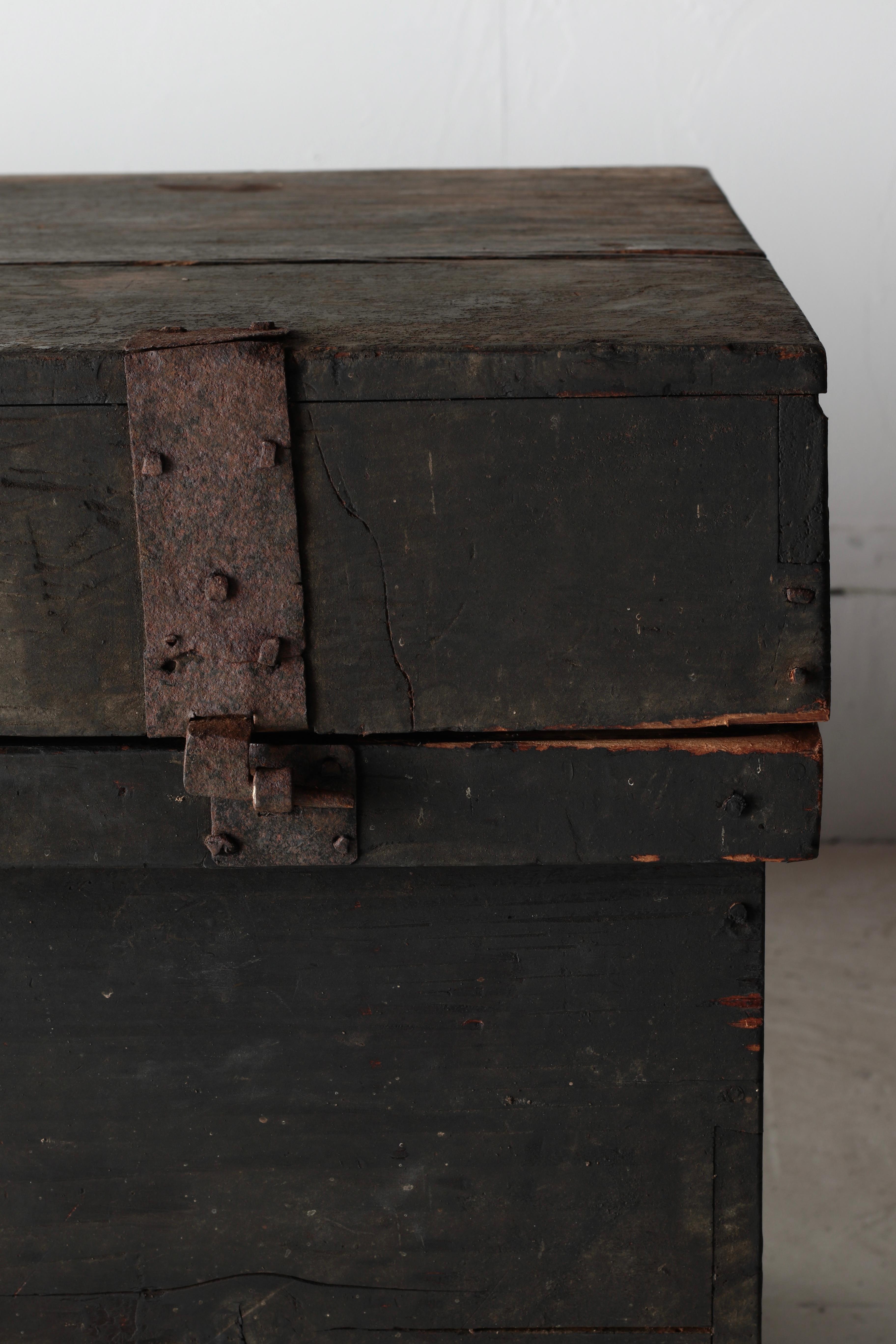 Japanese Antique Large Black Box / Sofa Table Side Table /1868-1912s / Wabi-sabi im Angebot 3