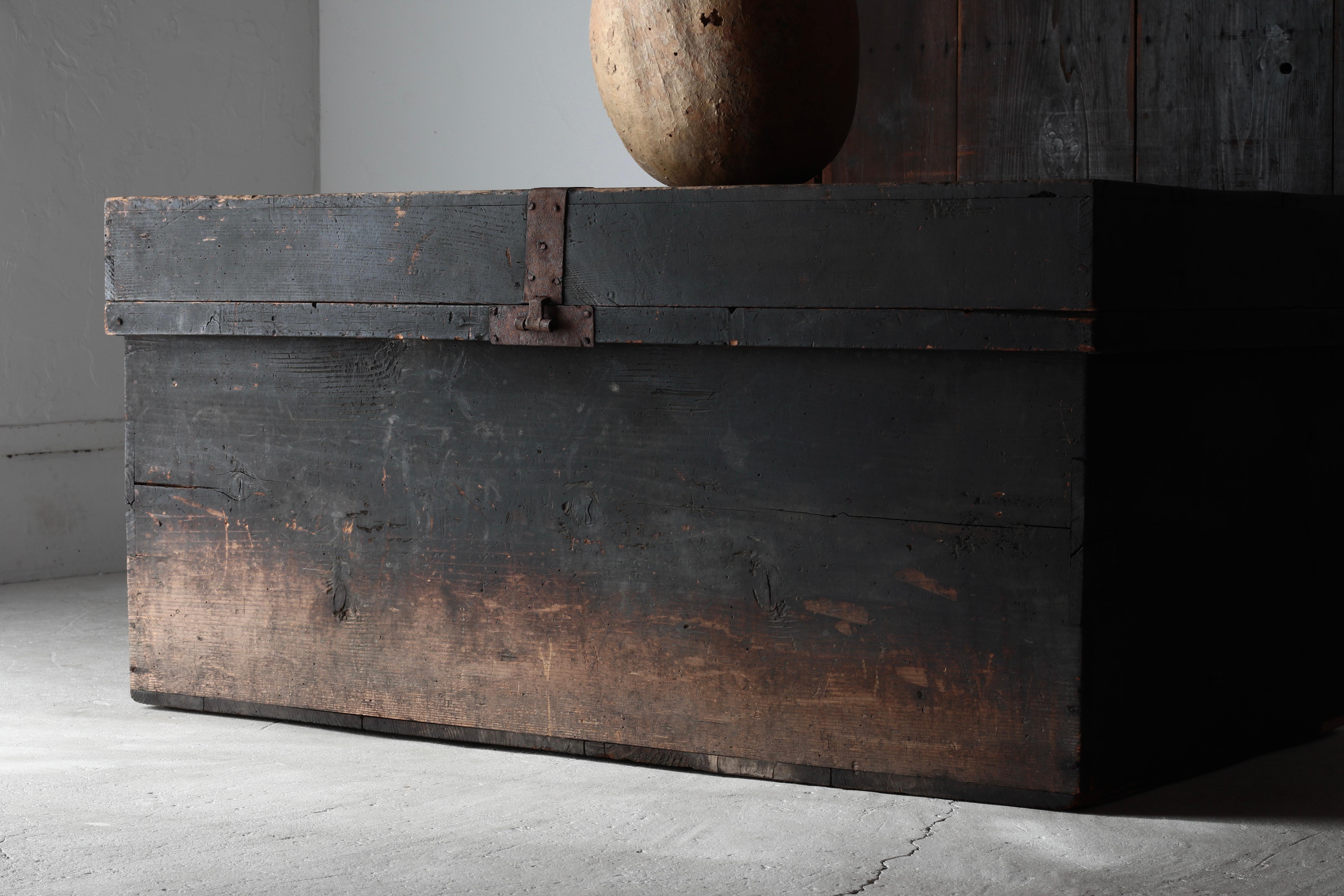 Japanese Antique Large Black Box / Sofa Table Side Table /1868-1912s / Wabi-sabi (Holzarbeit) im Angebot