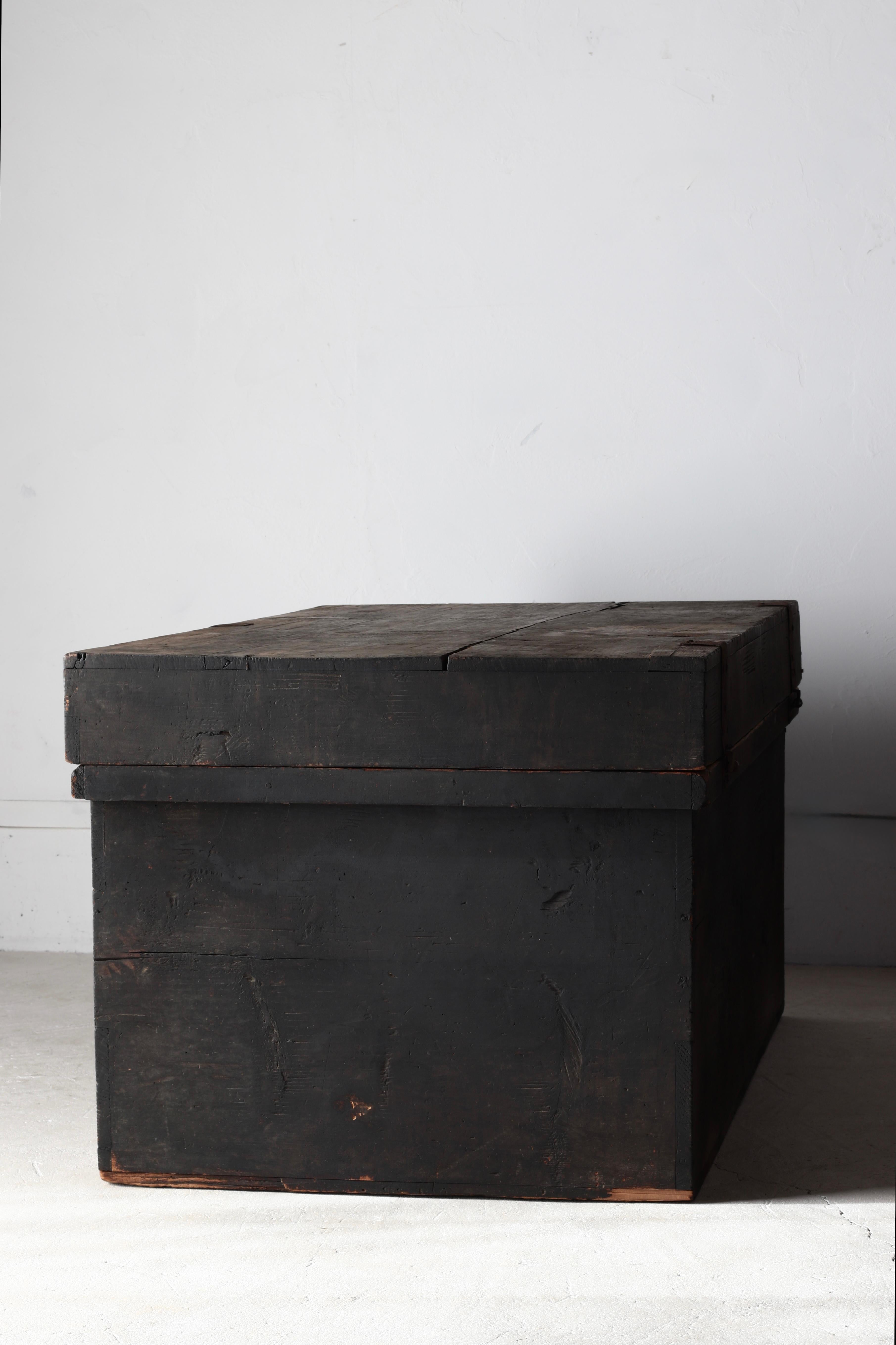 Japanese Antique Large Black Box / Sofa Table Side Table /1868-1912s / Wabi-sabi im Angebot 1