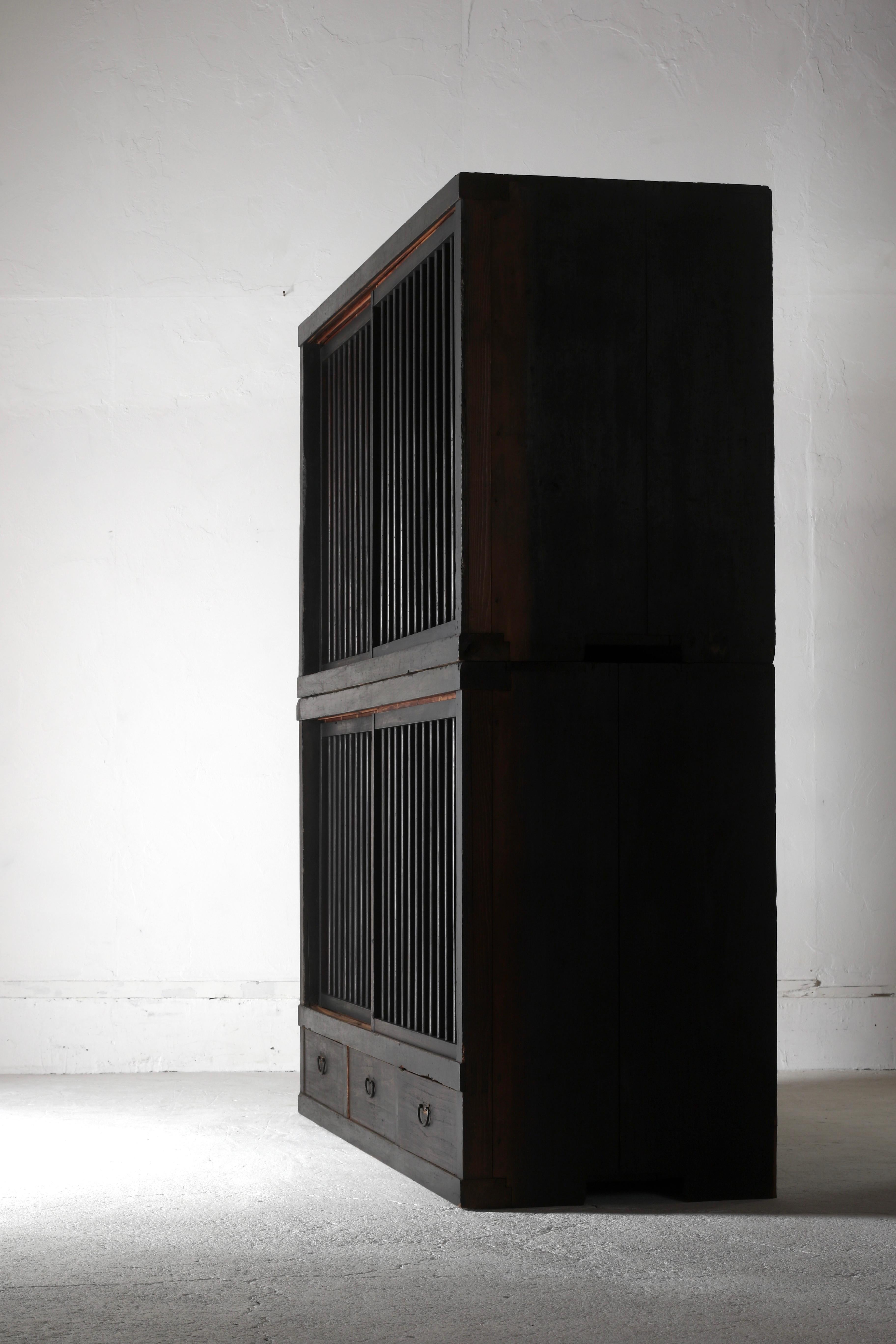 Japanese Antique Large Black Mizuya Tansu / Cabinet Cupboard 1868-1912s WabiSabi In Good Condition For Sale In Iwate-gun Shizukuishi-cho, Iwate Prefecture