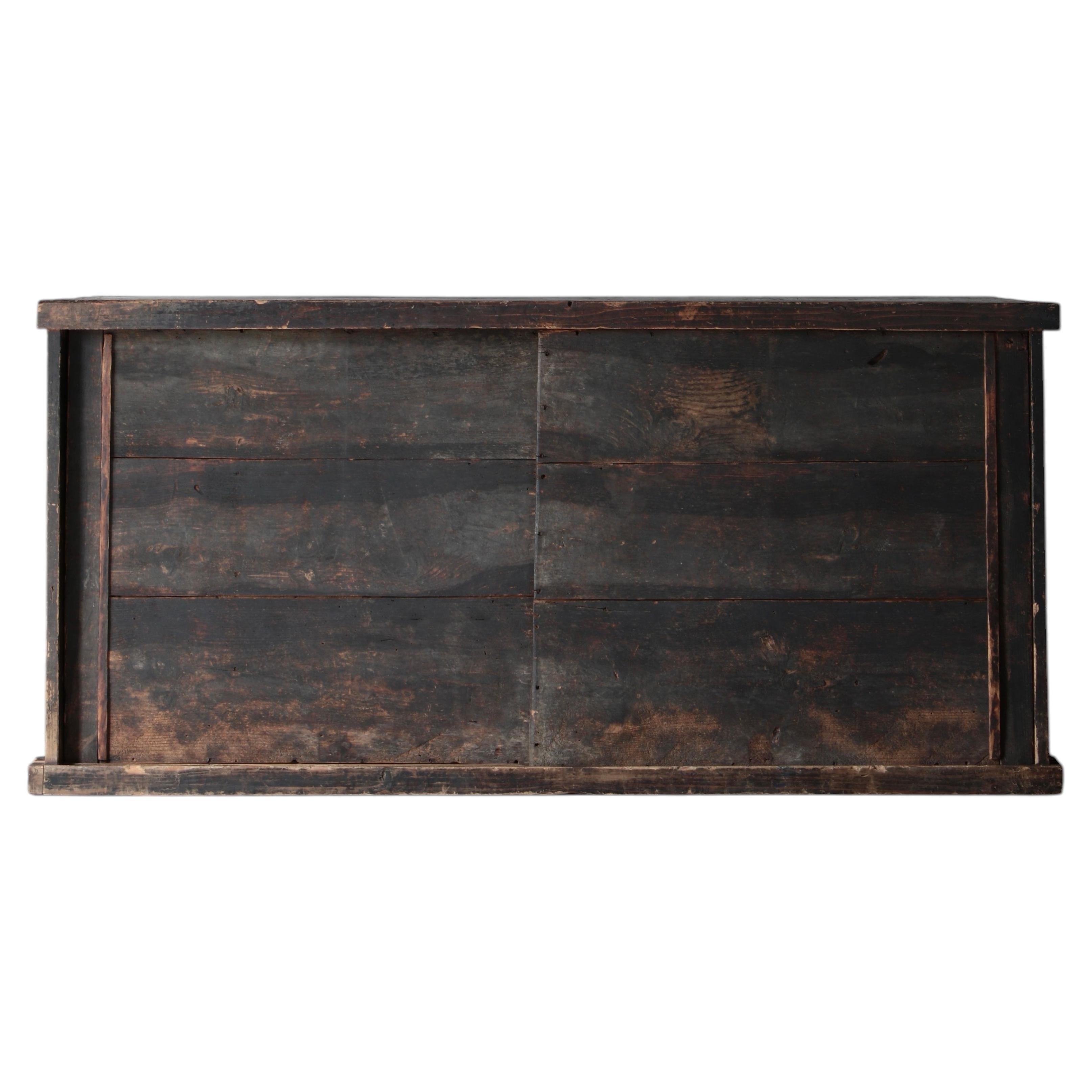 Grand meuble primitif noir ancien japonais / buffet Tansu / Wabi-Sabi