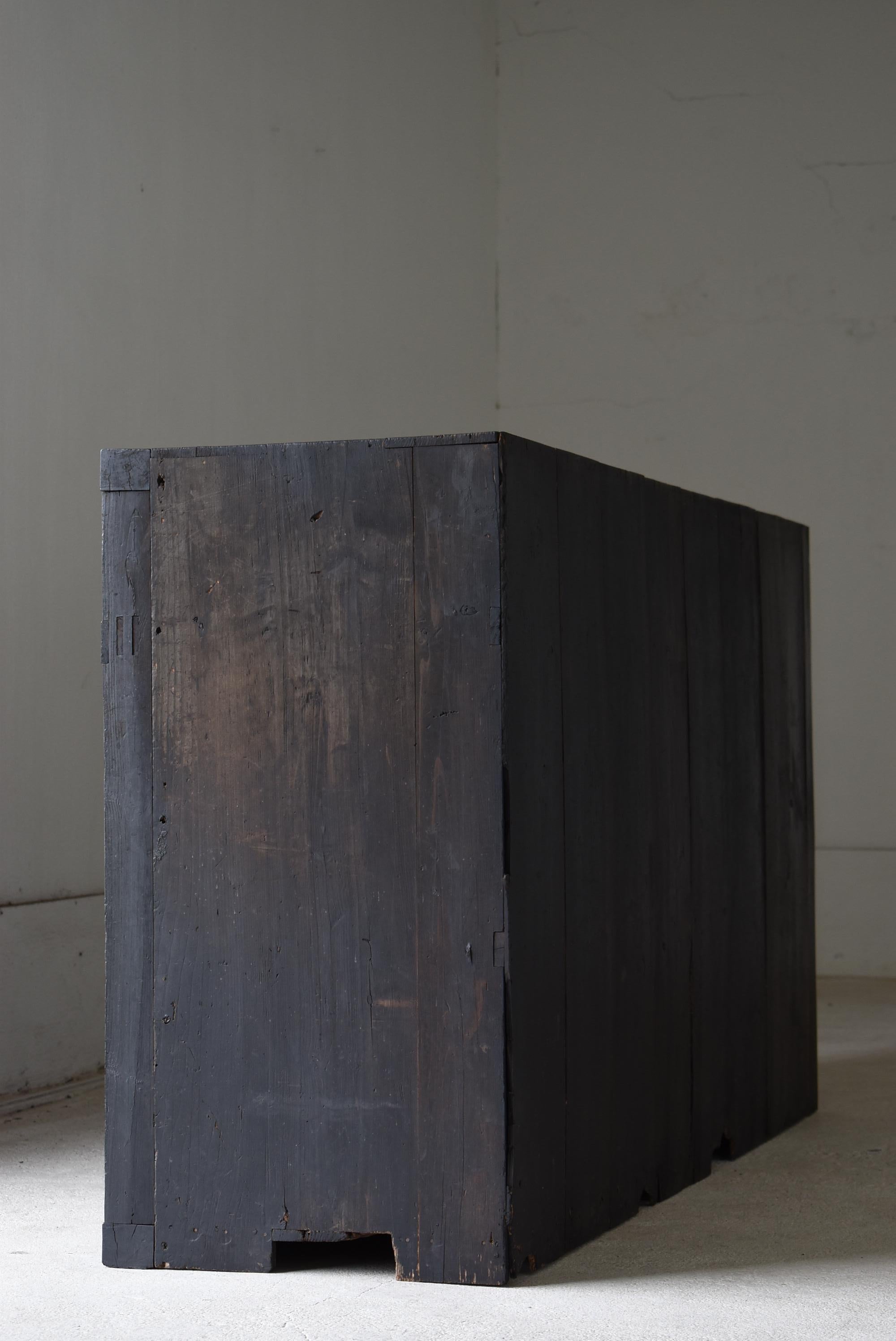 Japanisches antikes großes schwarzes Sideboard, 1860er-1900er Jahre / Tansu Wabisabi, Tansu Wabisabi im Angebot 10