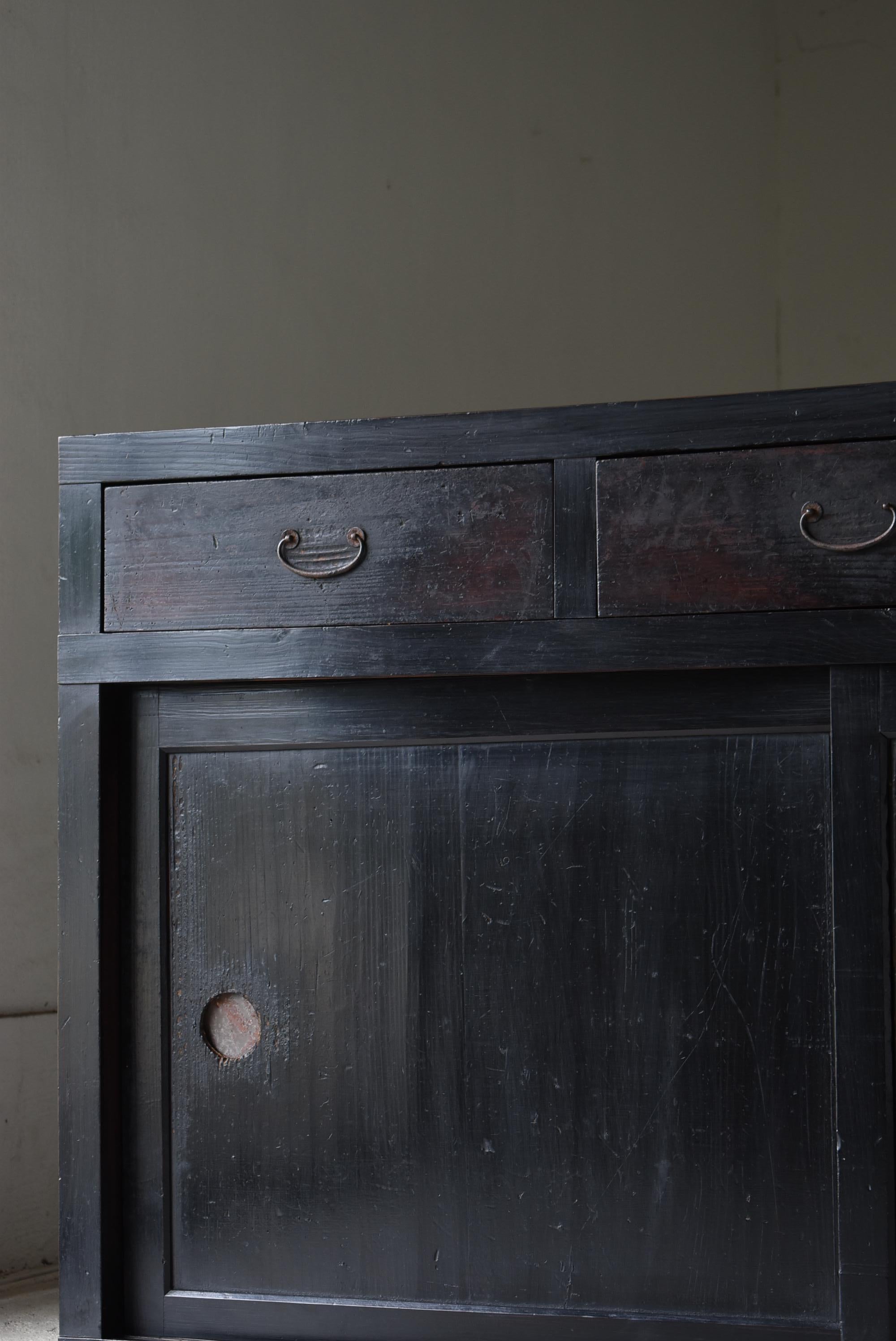 Japanisches antikes großes schwarzes Sideboard, 1860er-1900er Jahre / Tansu Wabisabi, Tansu Wabisabi (Holzarbeit) im Angebot