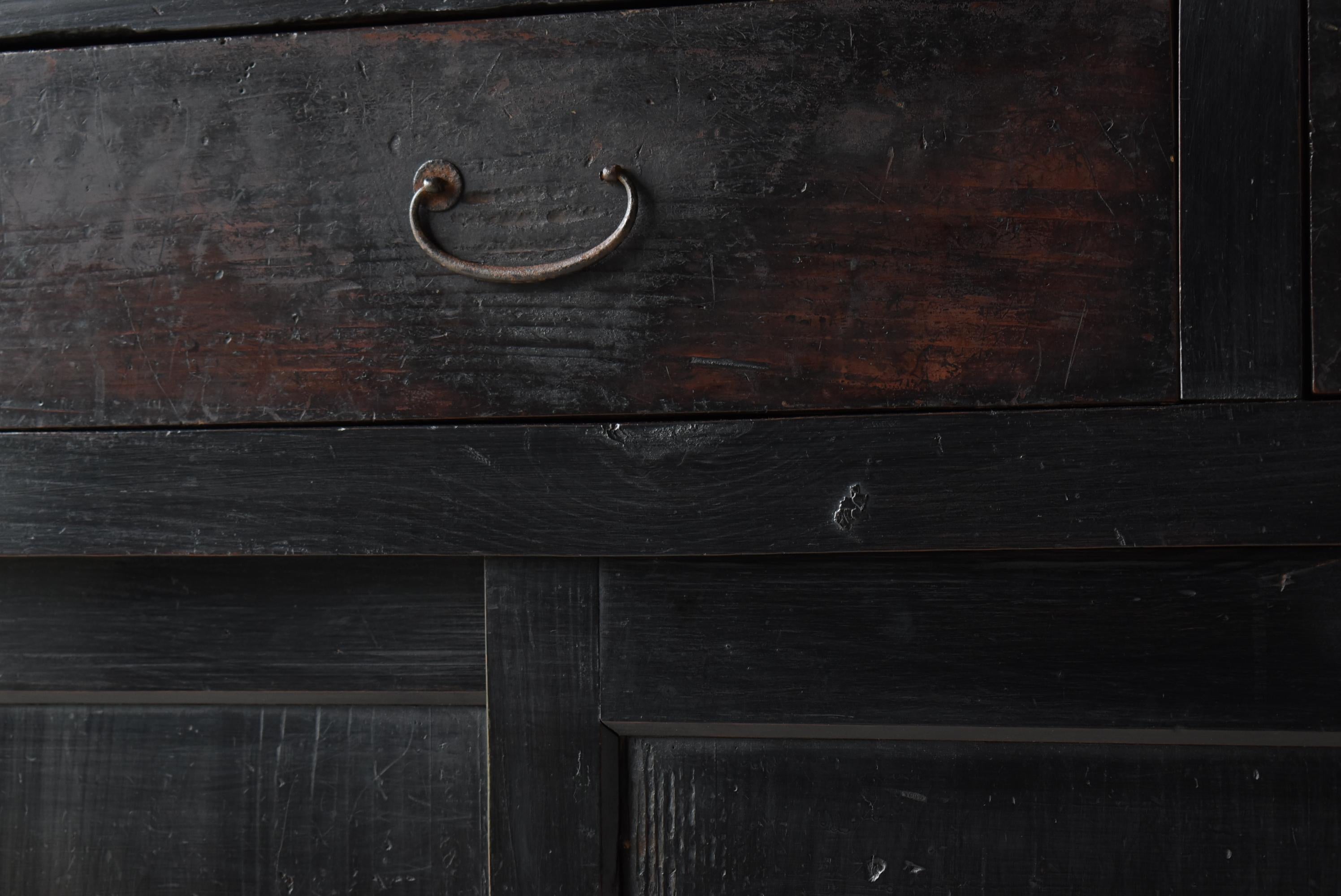 Japanisches antikes großes schwarzes Sideboard, 1860er-1900er Jahre / Tansu Wabisabi, Tansu Wabisabi (Eisen) im Angebot