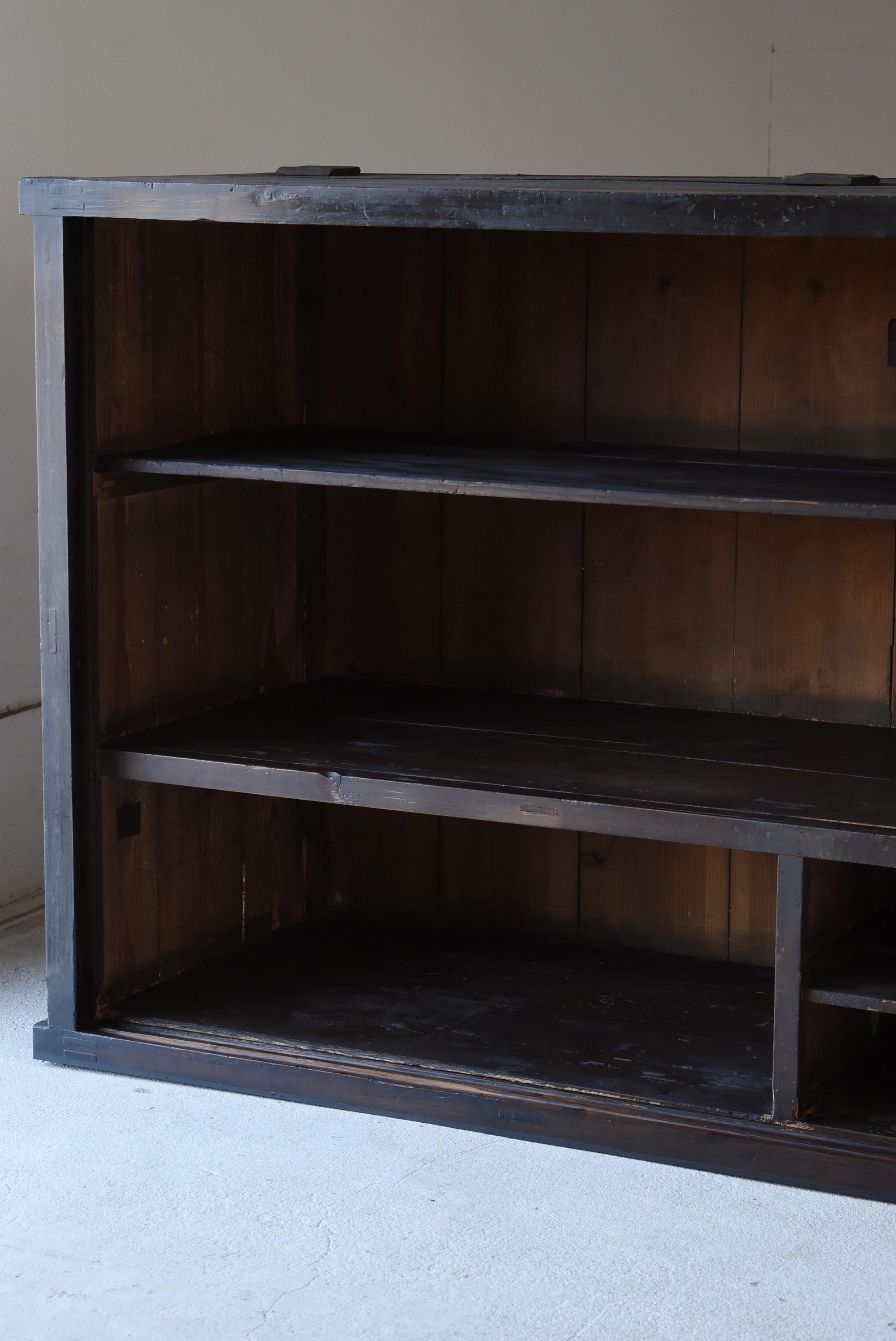 Grande armoire japonaise Tansu noire des années 1860-1900 / buffet Wabi Sabi en vente 2