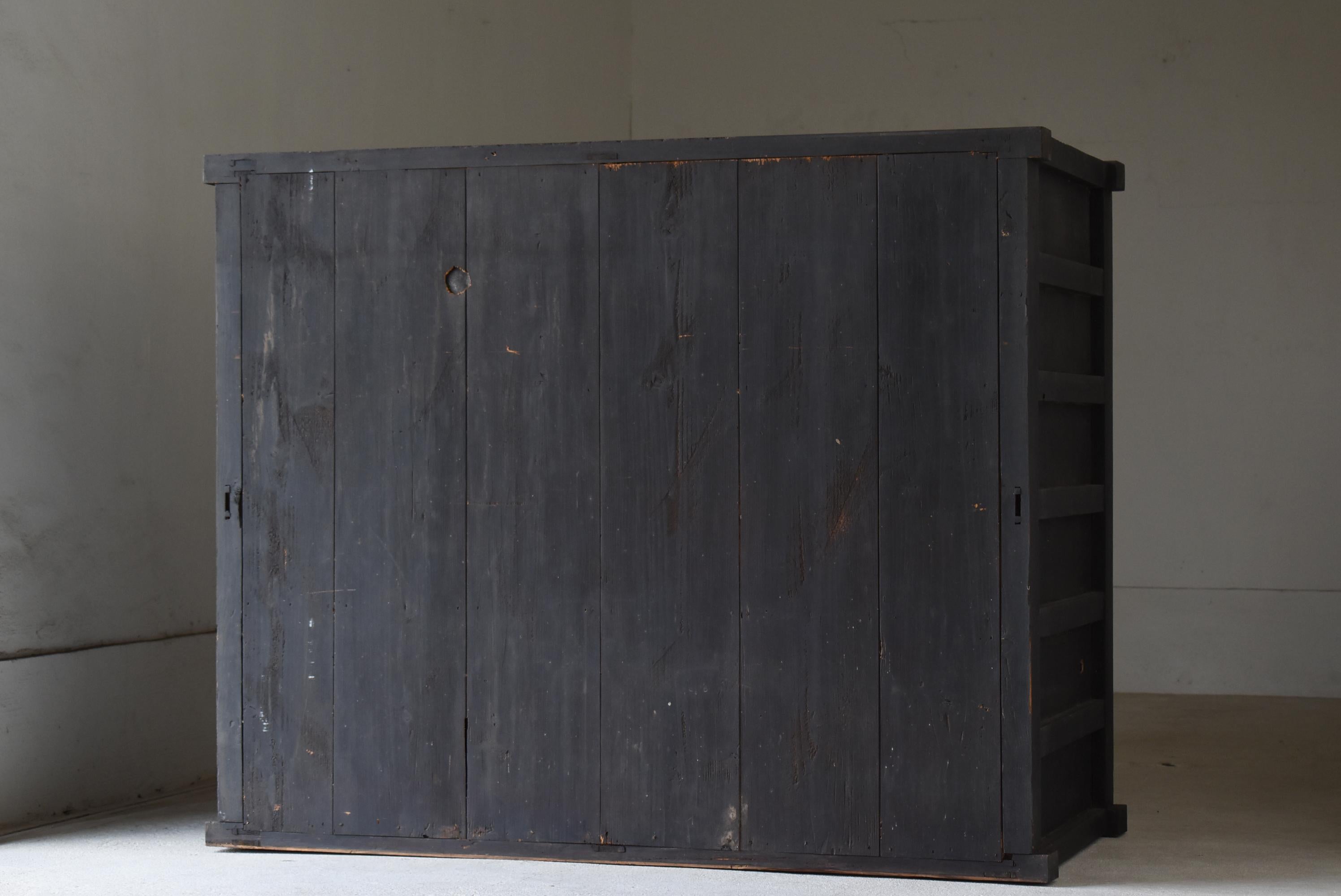 Grande armoire japonaise Tansu noire des années 1860-1900 / buffet Wabi Sabi en vente 6