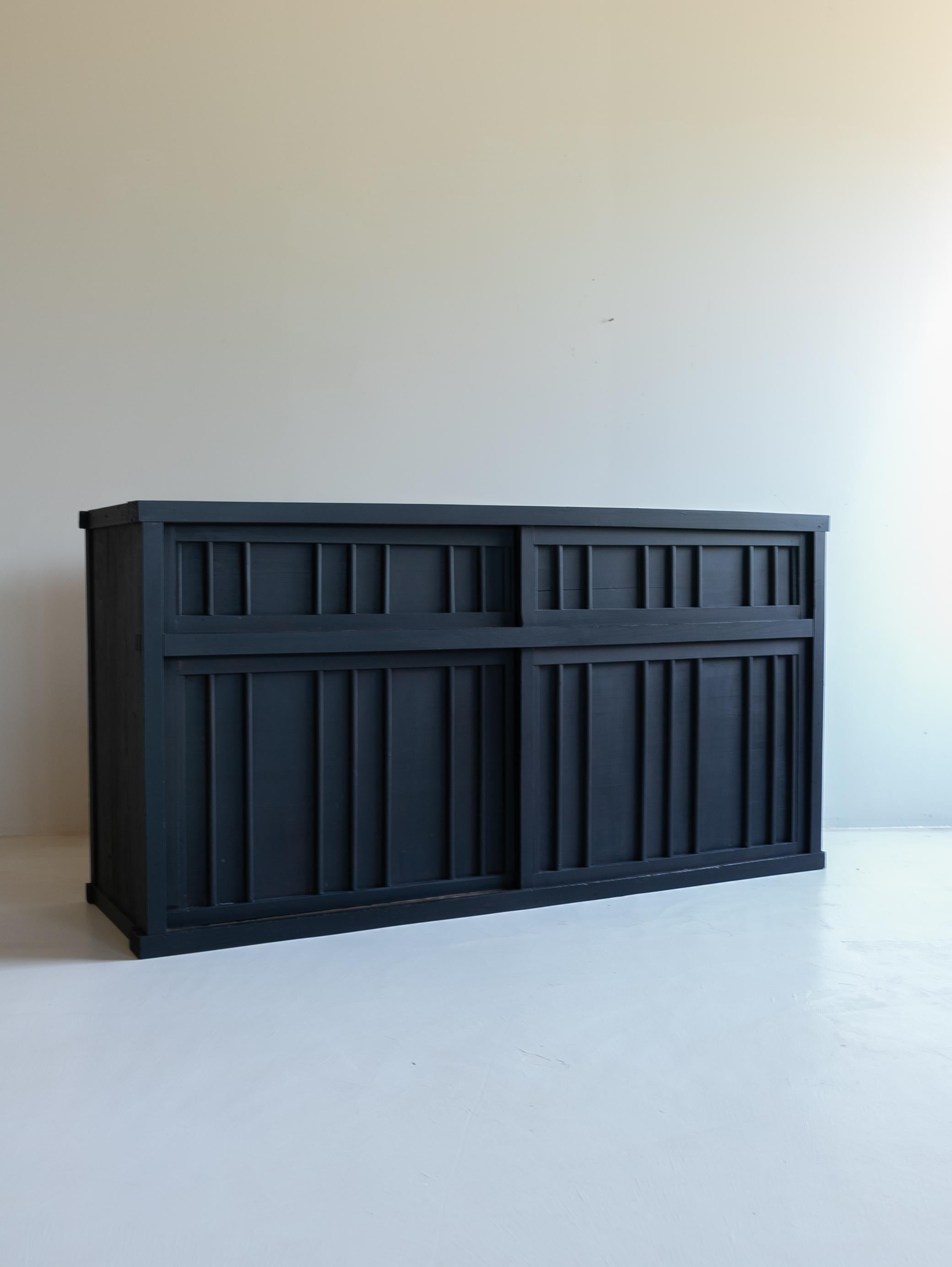 Japanese Antique Large Black Tansu 1860s-1900s / Cabinet Sideboard Wabi Sabi In Good Condition For Sale In Sammu-shi, Chiba