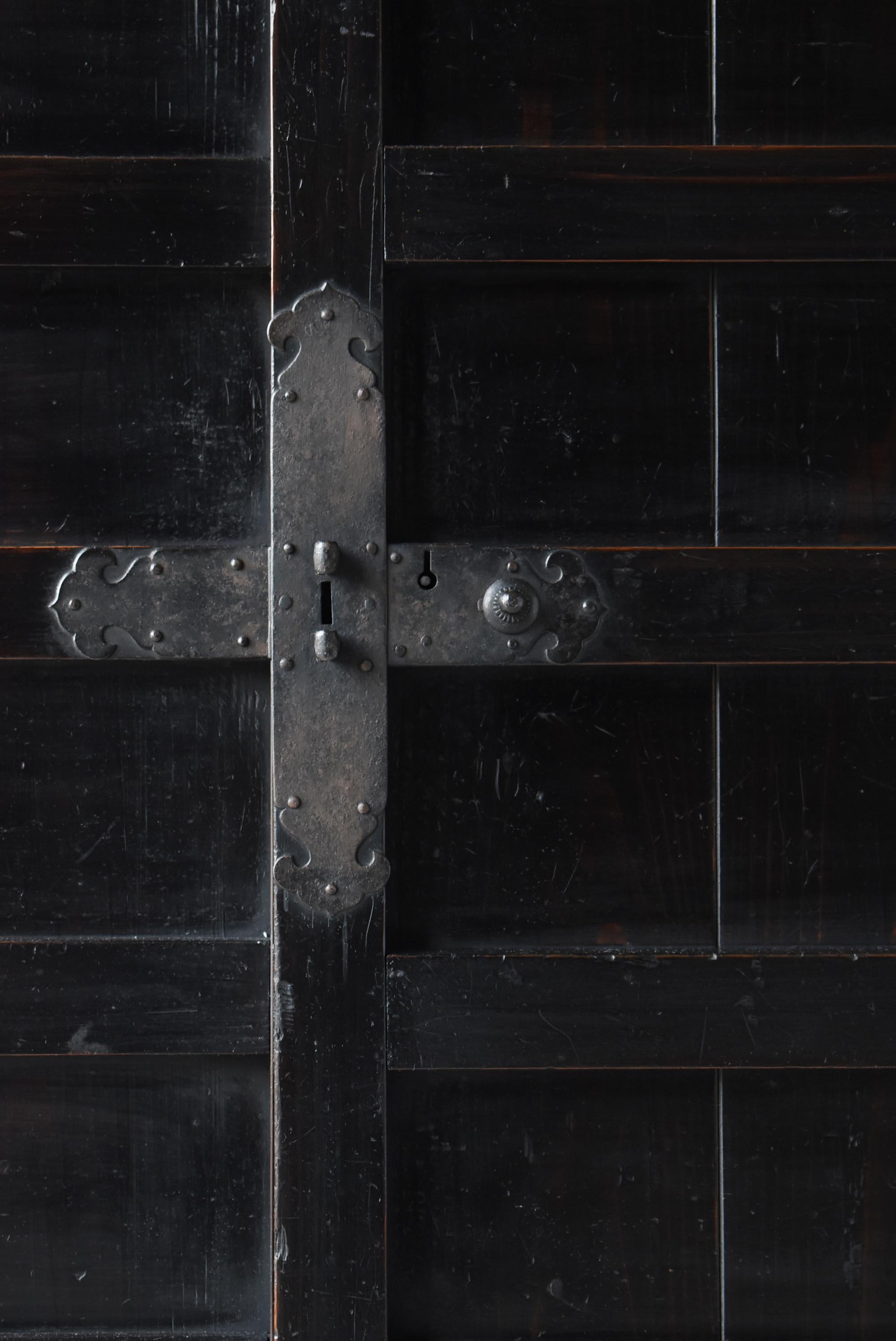 Grande armoire japonaise Tansu noire des années 1860-1900 / buffet Wabi Sabi Bon état - En vente à Chōsei District Nagara, JP
