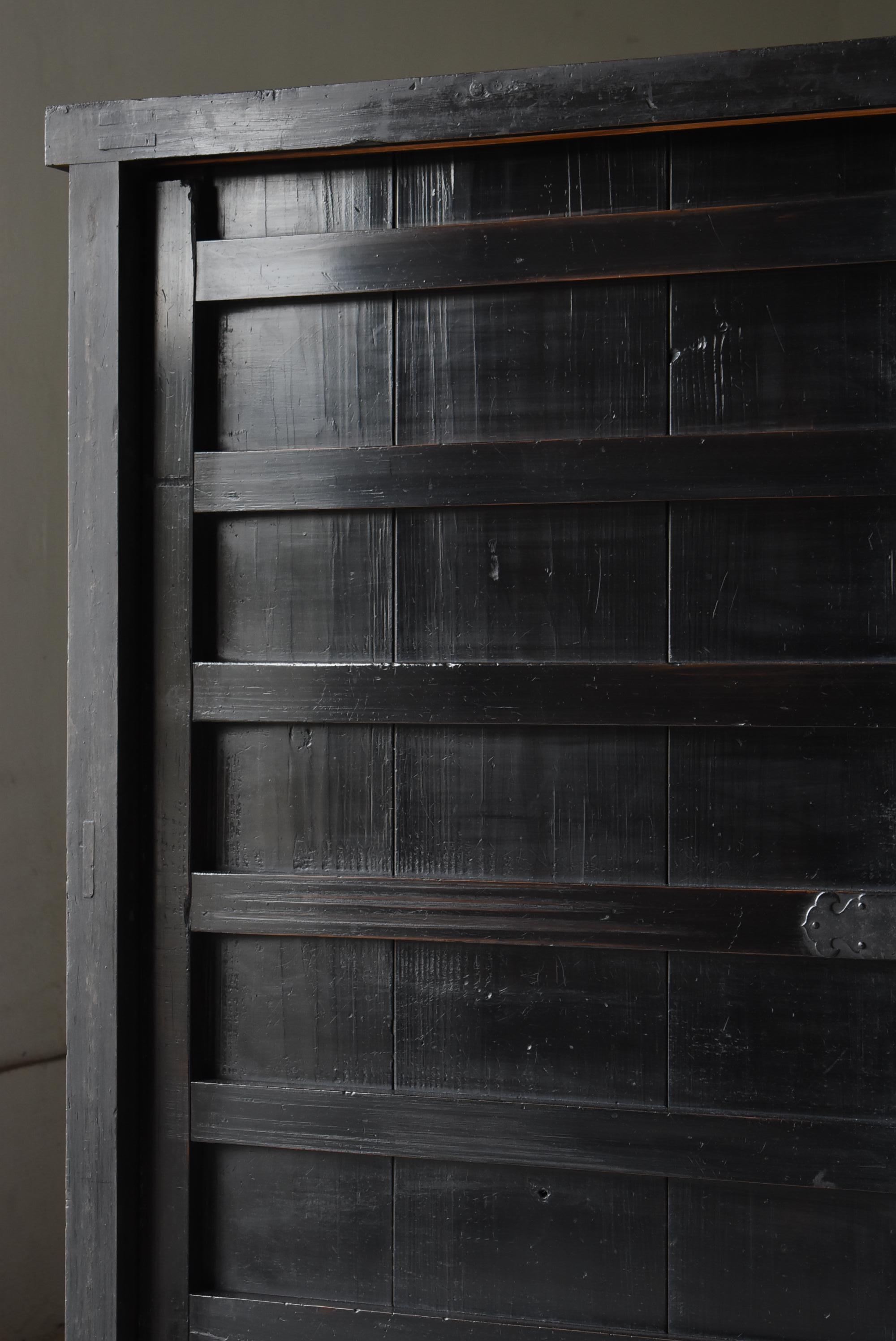 20ième siècle Grande armoire japonaise Tansu noire des années 1860-1900 / buffet Wabi Sabi en vente