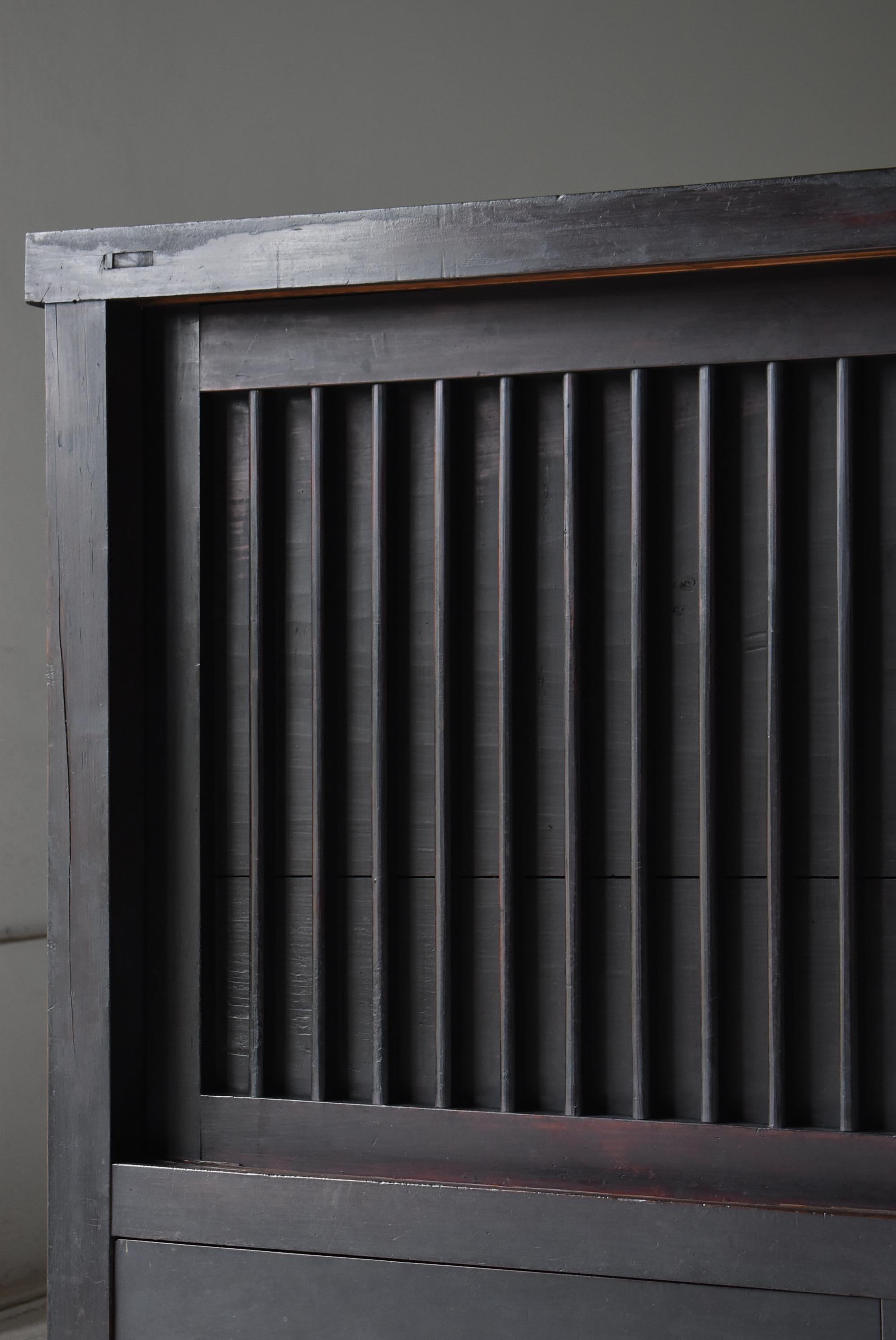 Grand Tansu noir ancien japonais 1860s-1900s / Cabinet Sideboard Wabisabi Bon état - En vente à Chōsei District Nagara, JP