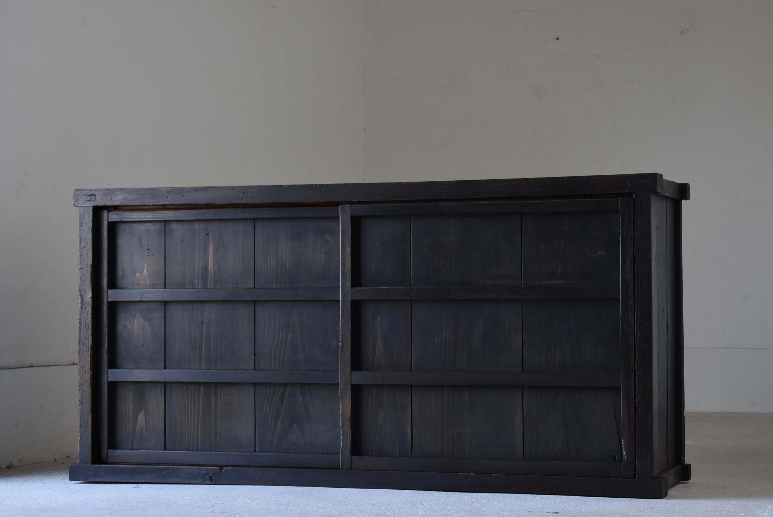 Very old, large Japanese black Tansu.
It is from the Meiji period (1860s-1900s).
It is made of cedar wood.

It is rugged and beautiful with no unnecessary decoration.
The blackened tint from age is also very cool.

The doors move