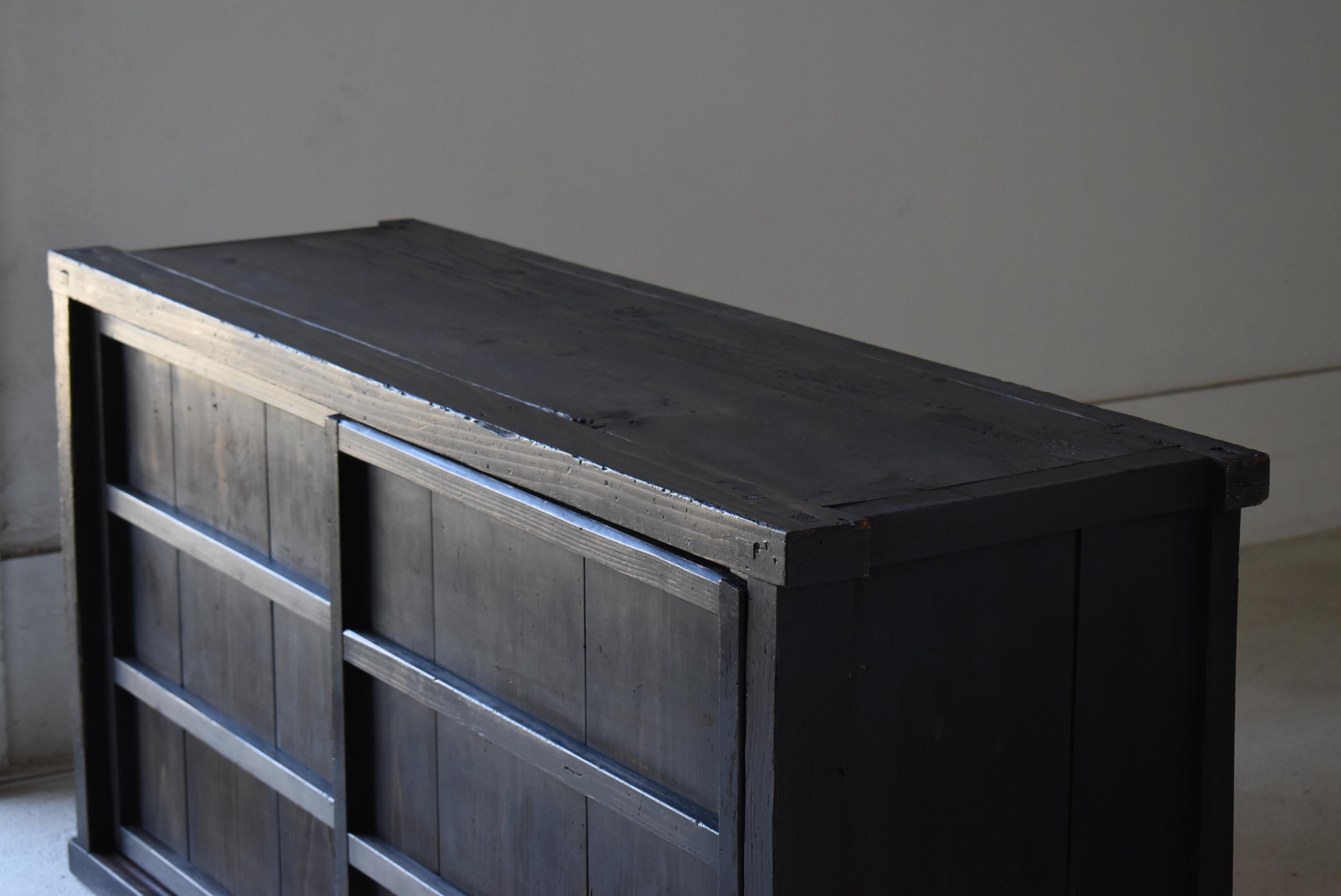 Japanese Antique Large Black Tansu 1860s-1900s / Chests of Drawers Wabi Sabi In Good Condition In Sammu-shi, Chiba