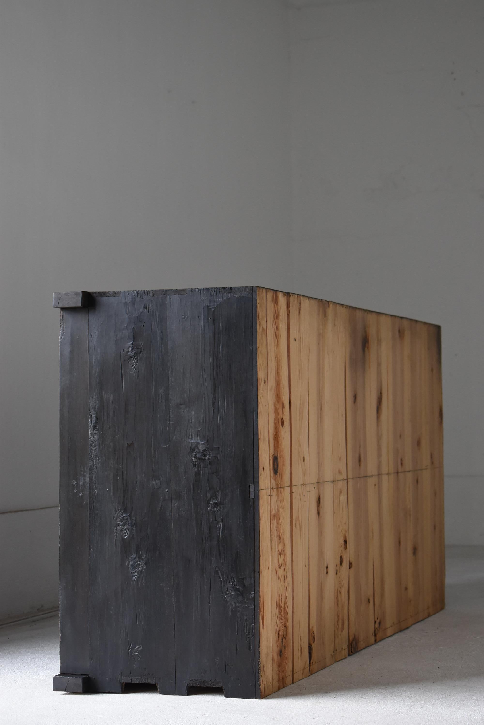 Antico giapponese Tansu nero di grandi dimensioni 1860-1900 / Credenza Cabinet Wabi Sabi in vendita 3