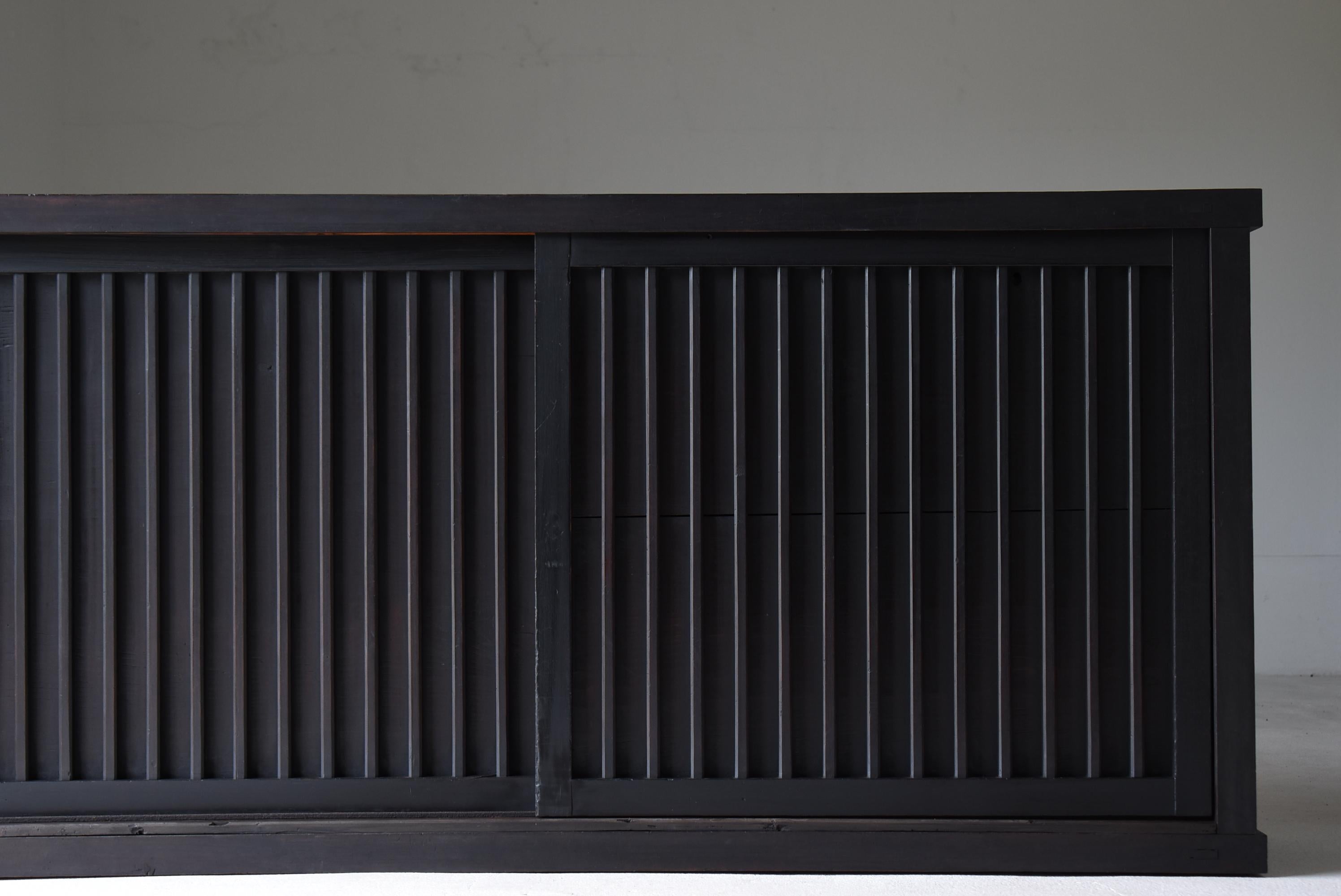 Antiguo Tansu Japonés Grande Negro 1860s-1900s / Aparador Wabi Sabi en Bueno estado para la venta en Chōsei District Nagara, JP