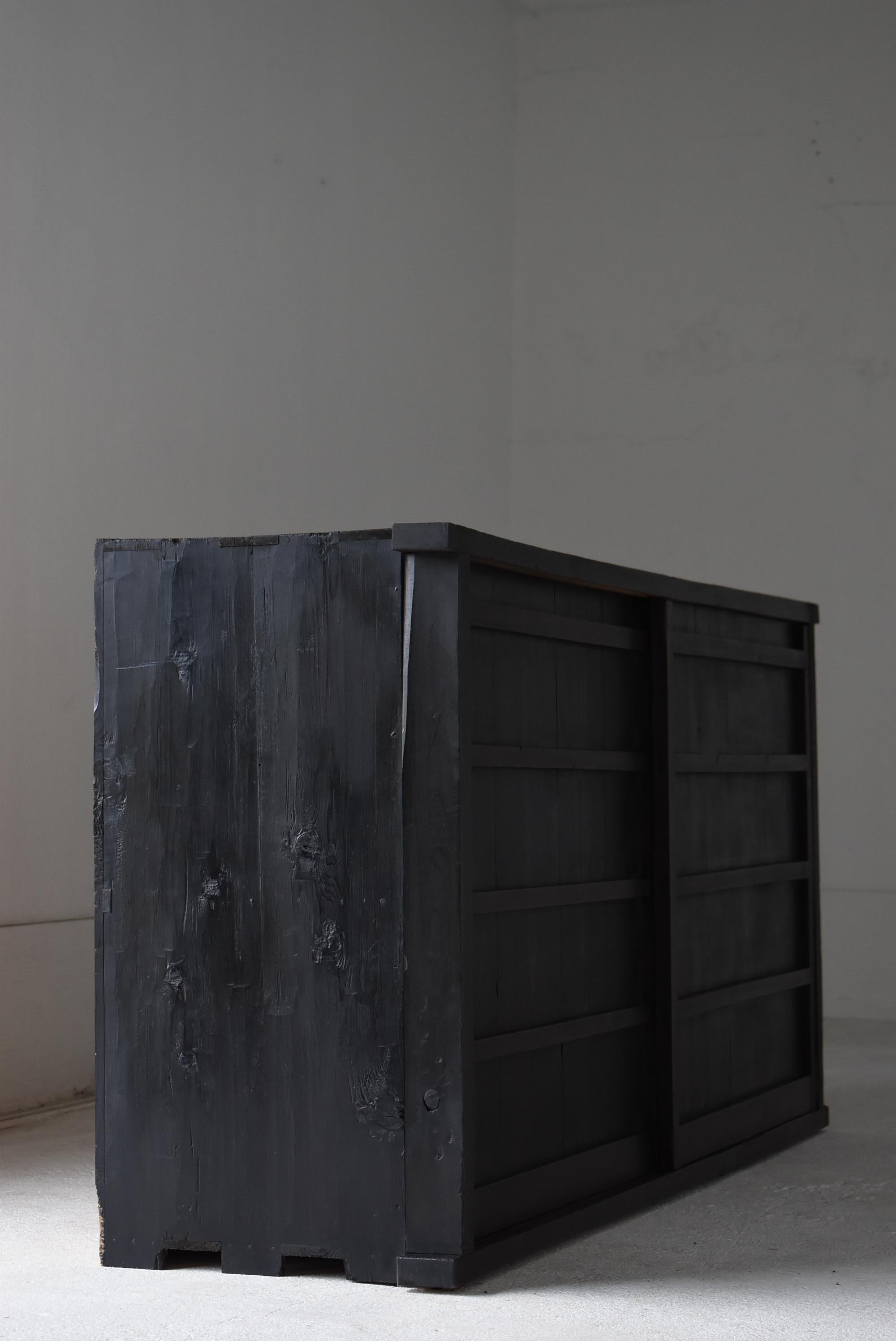 Antico giapponese Tansu nero di grandi dimensioni 1860-1900 / Credenza Cabinet Wabi Sabi in vendita 1