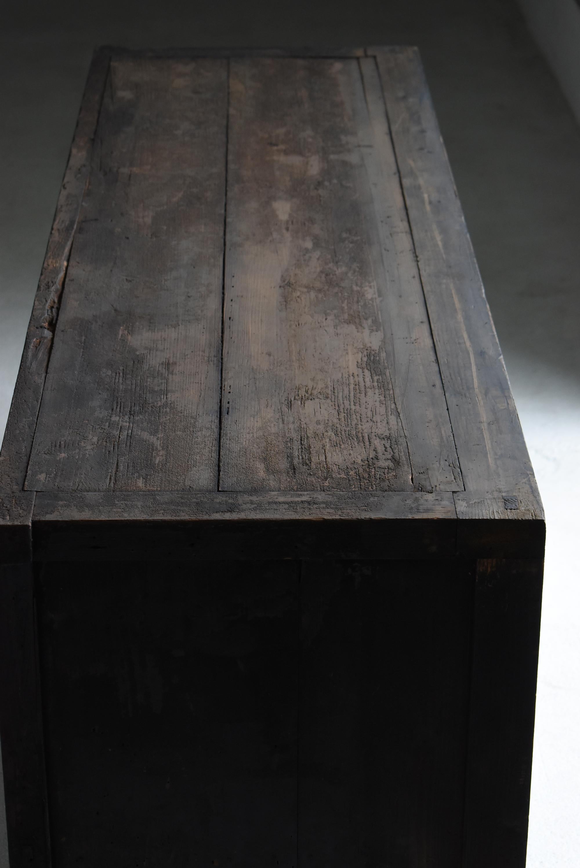 Japanischer antiker großer schwarzer Tansu 1860er-1900er Jahre / Sideboard-Schrank Wabisabi, Wabisabi im Angebot 9