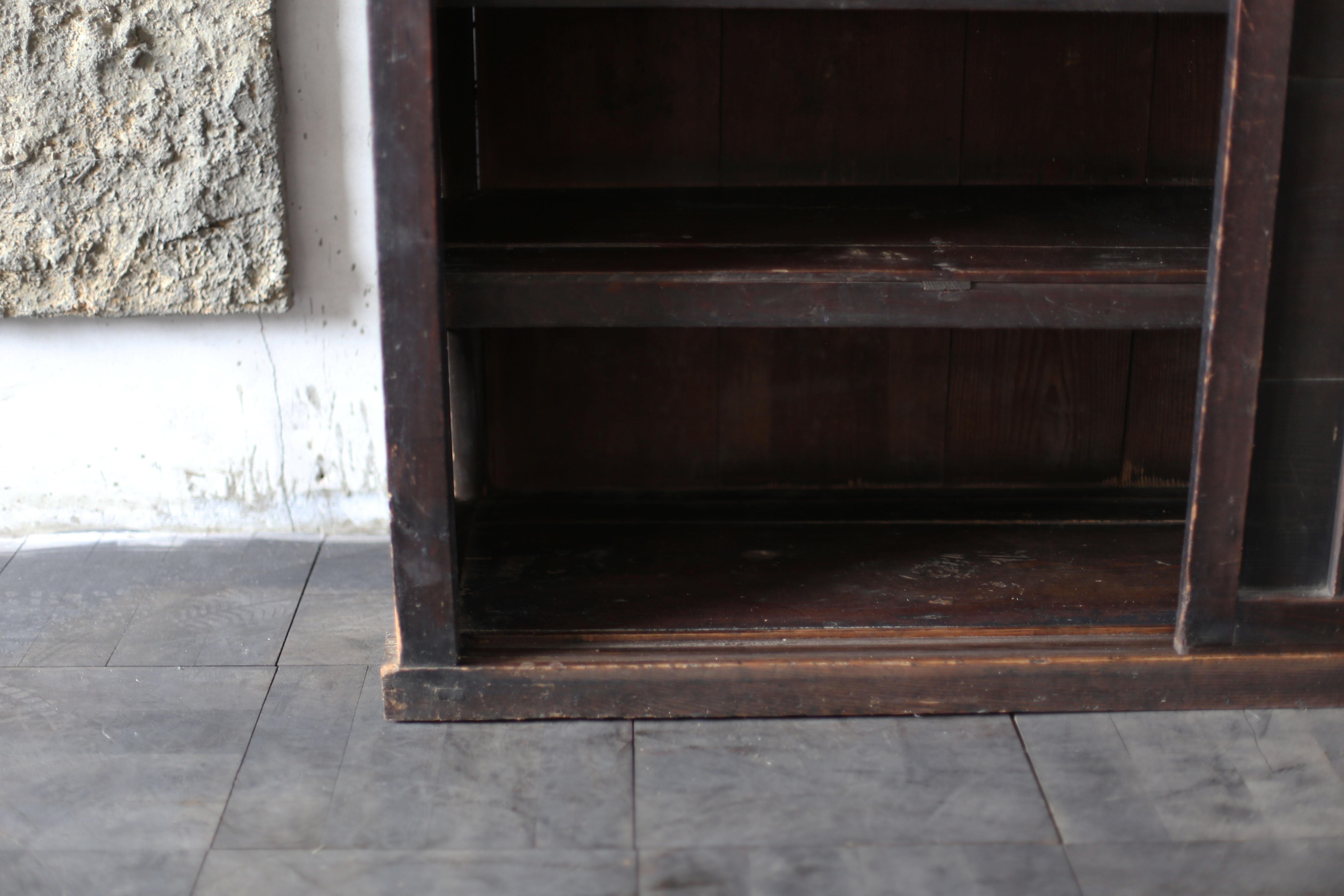 Grand buffet japonais ancien Tansu noir 1860s-1900s / wabi sabi Sideboard  en vente 13