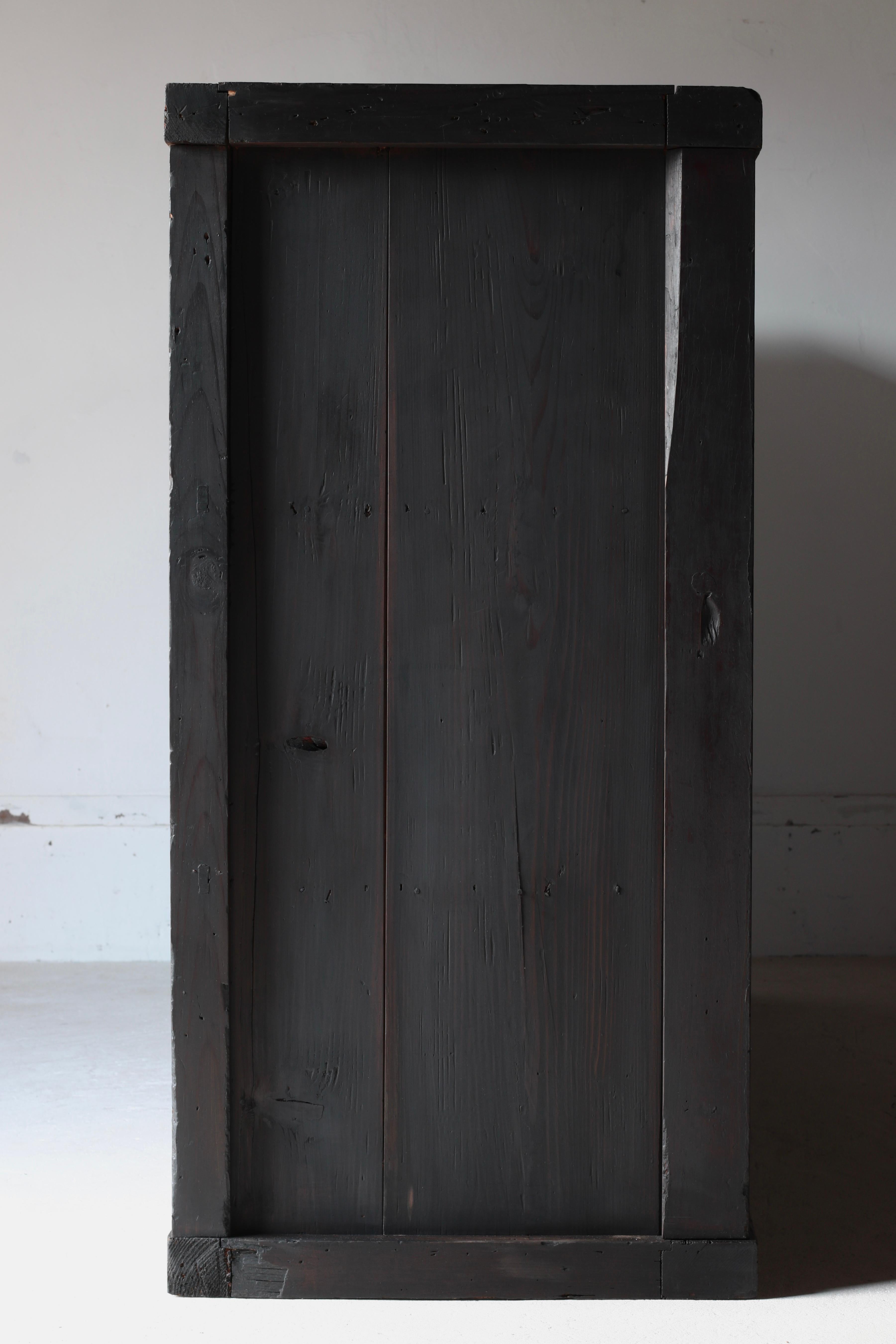 Antiguo Tansu Japonés Negro Grande / Aparador / 1868-1912s Wabi-sabi en venta 4