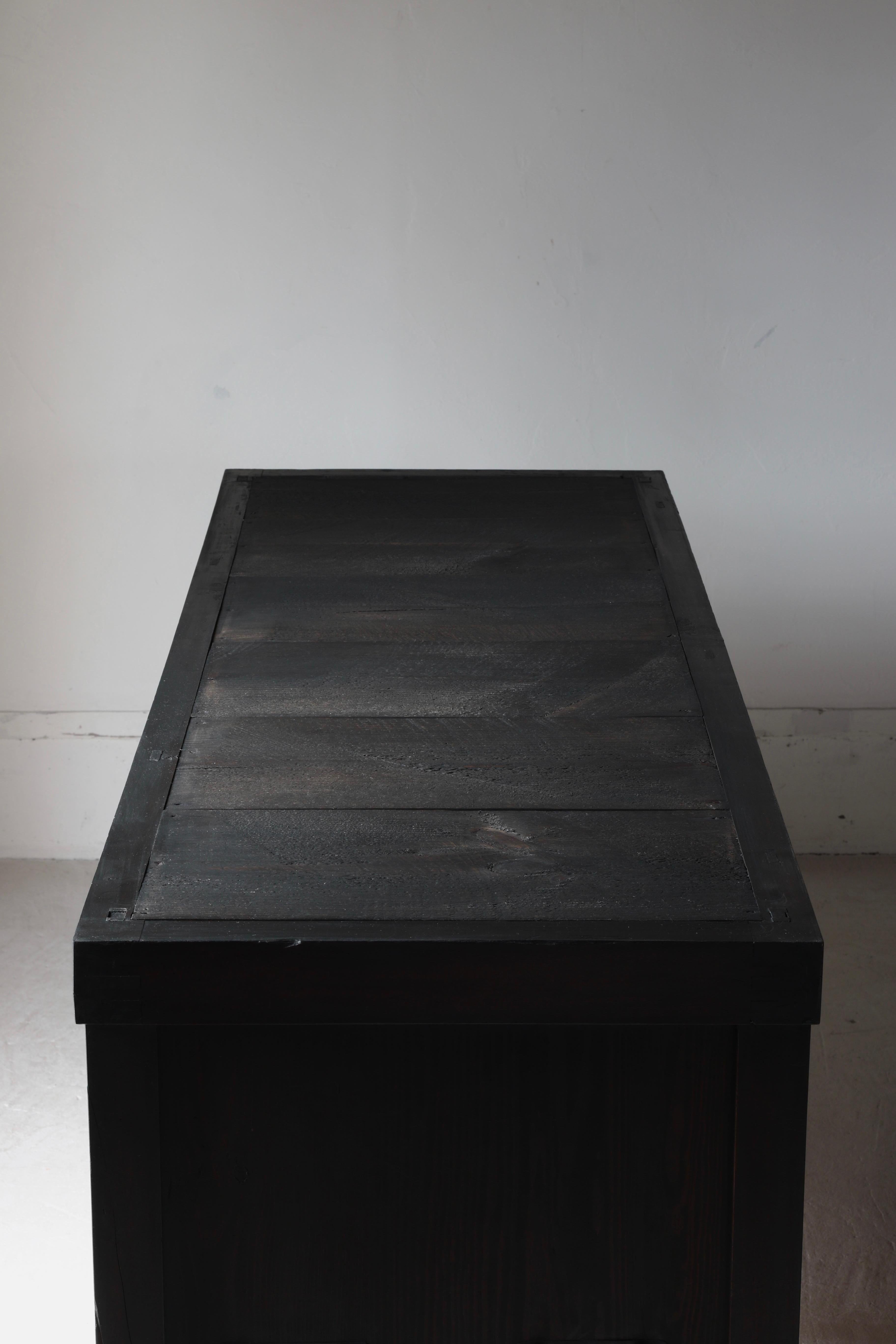 Antico Tansu nero di grandi dimensioni / Credenza / 1868-1912 Wabi-sabi giapponese in vendita 3