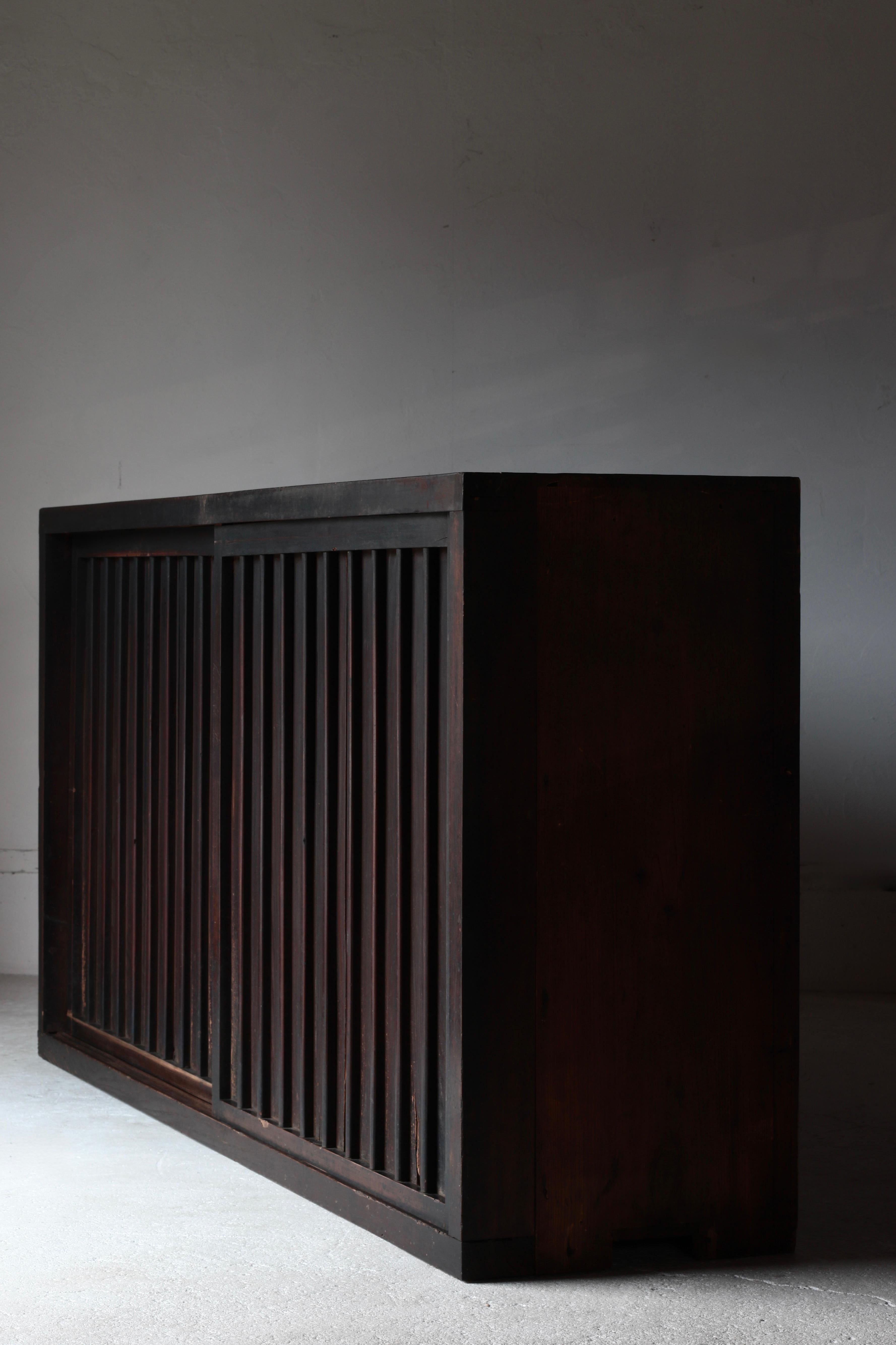 Antiguo Tansu Negro Japonés Grande / Aparador / 1868-1912s / Wabi-Sabi en venta 4