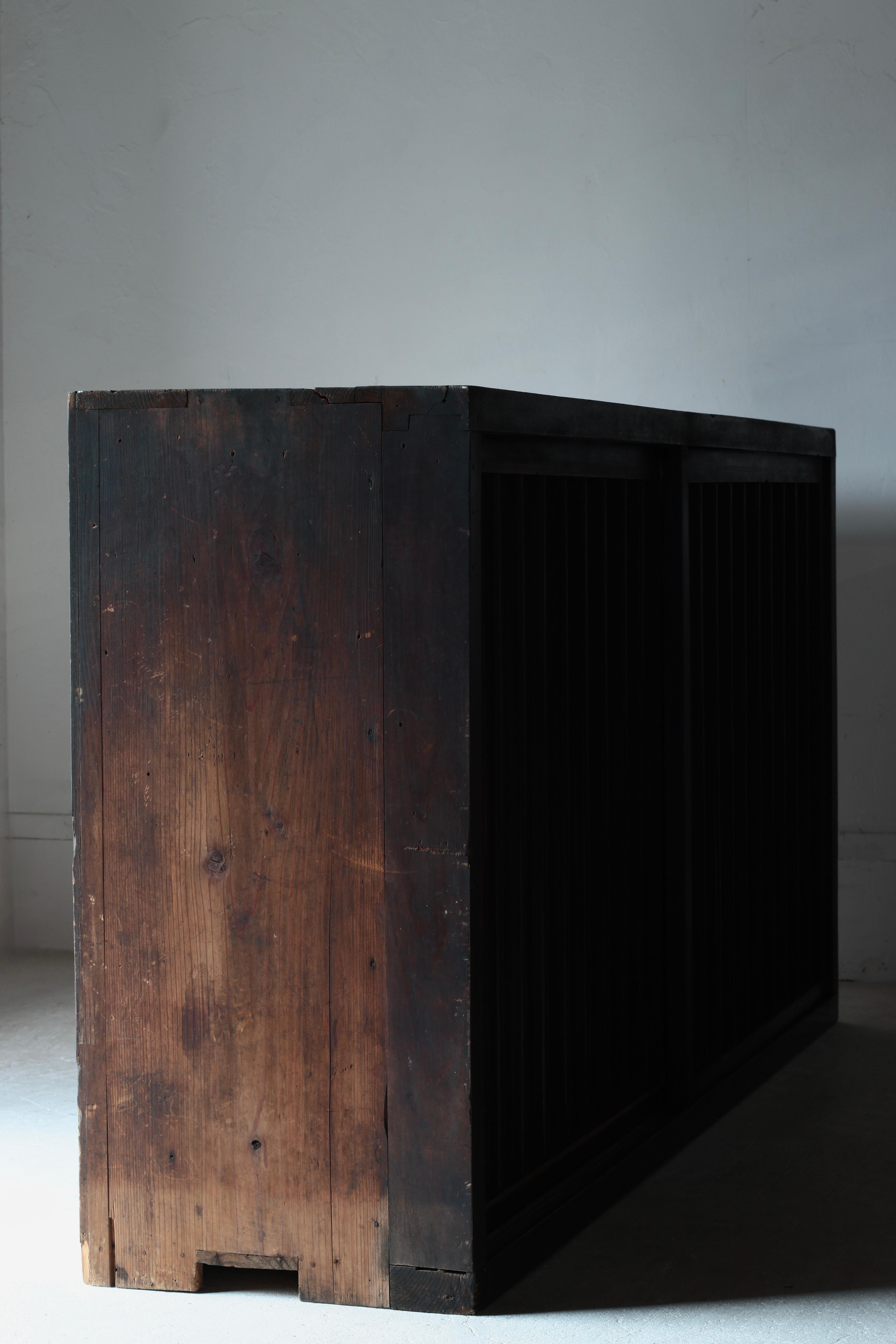 Antiguo Tansu Negro Japonés Grande / Aparador / 1868-1912s / Wabi-Sabi en venta 8
