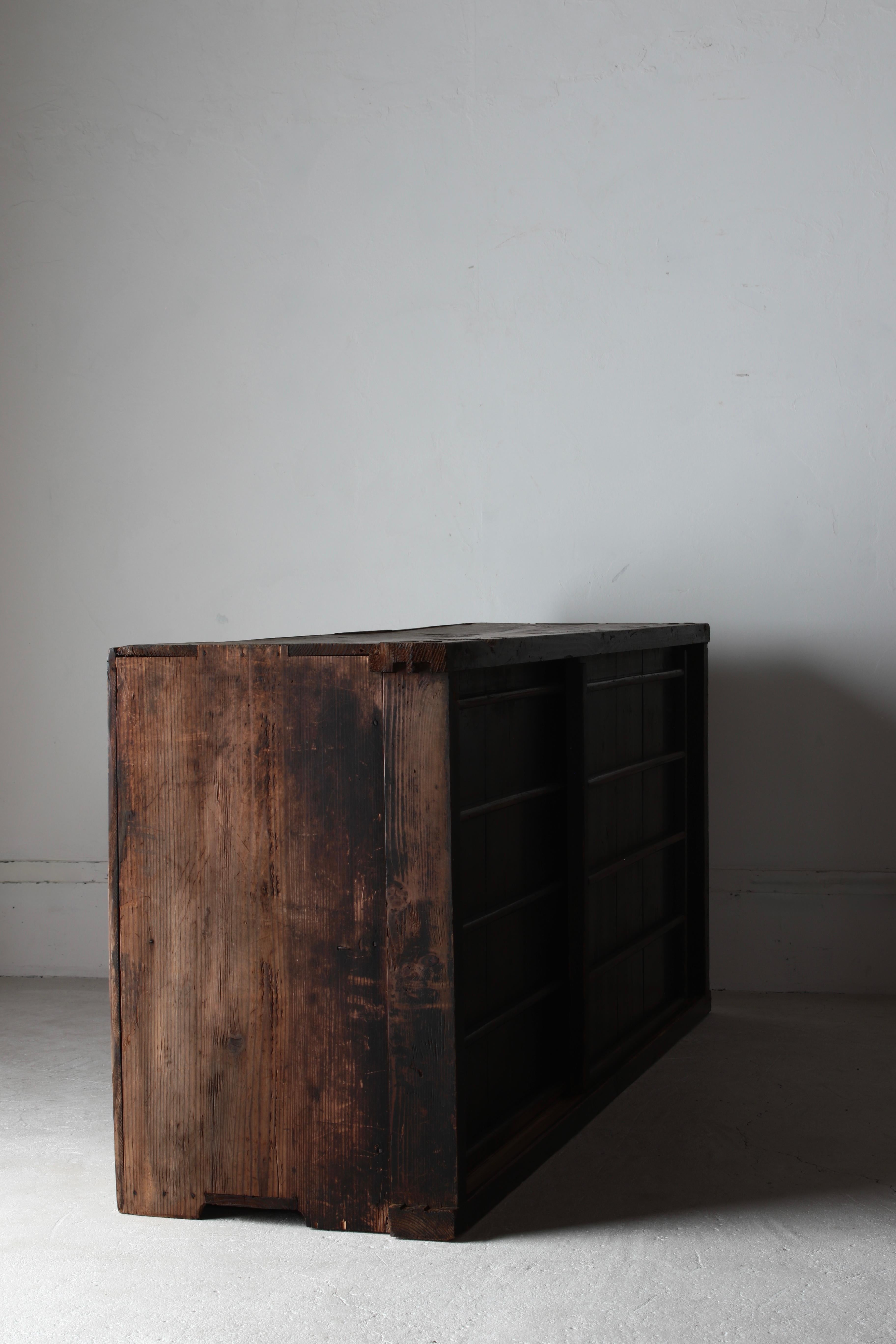 Antico Tansu nero di grandi dimensioni / Credenza / 1868-1912 Wabi-sabi giapponese 8