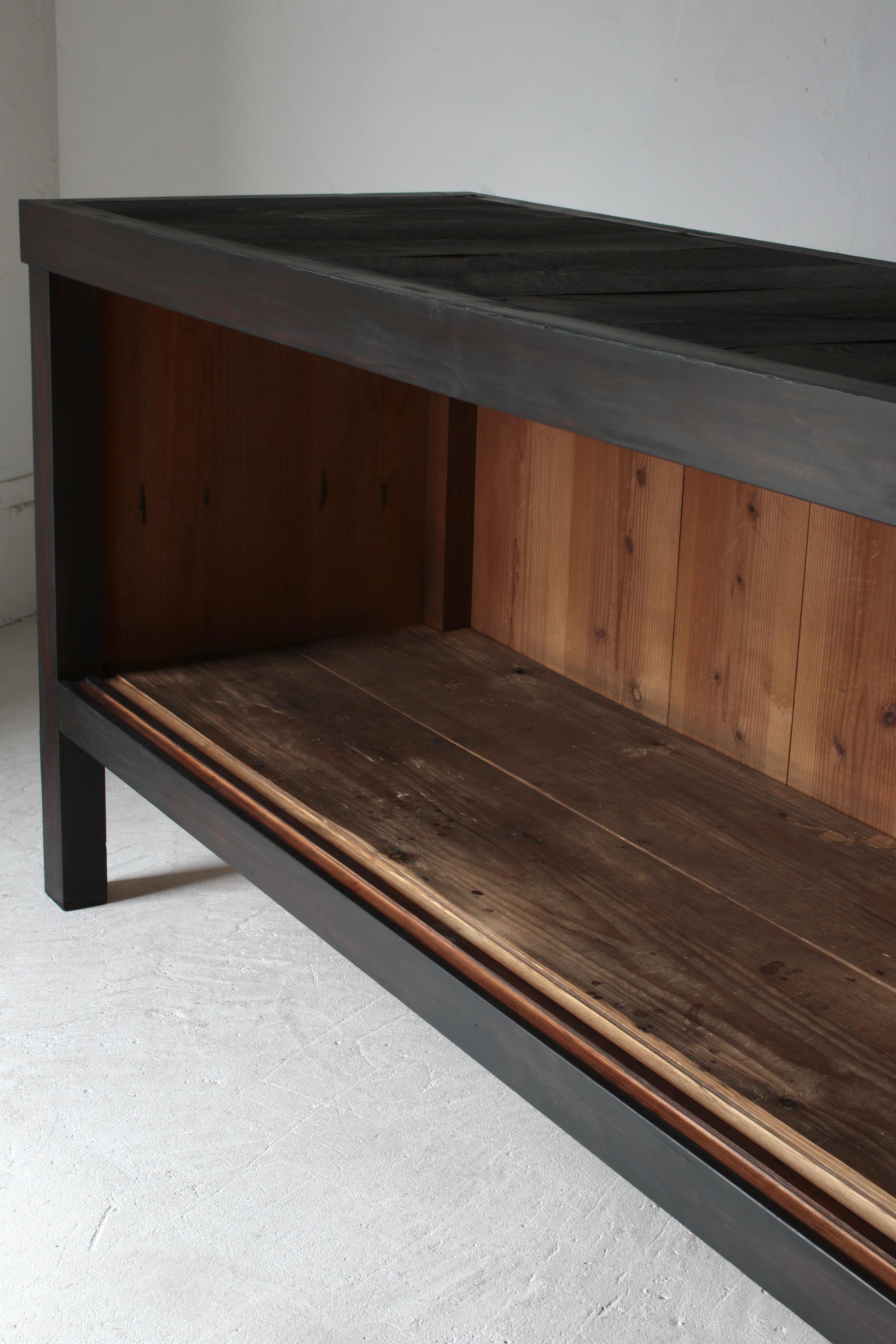 Antico Tansu nero di grandi dimensioni / Credenza / 1868-1912 Wabi-sabi giapponese in vendita 9