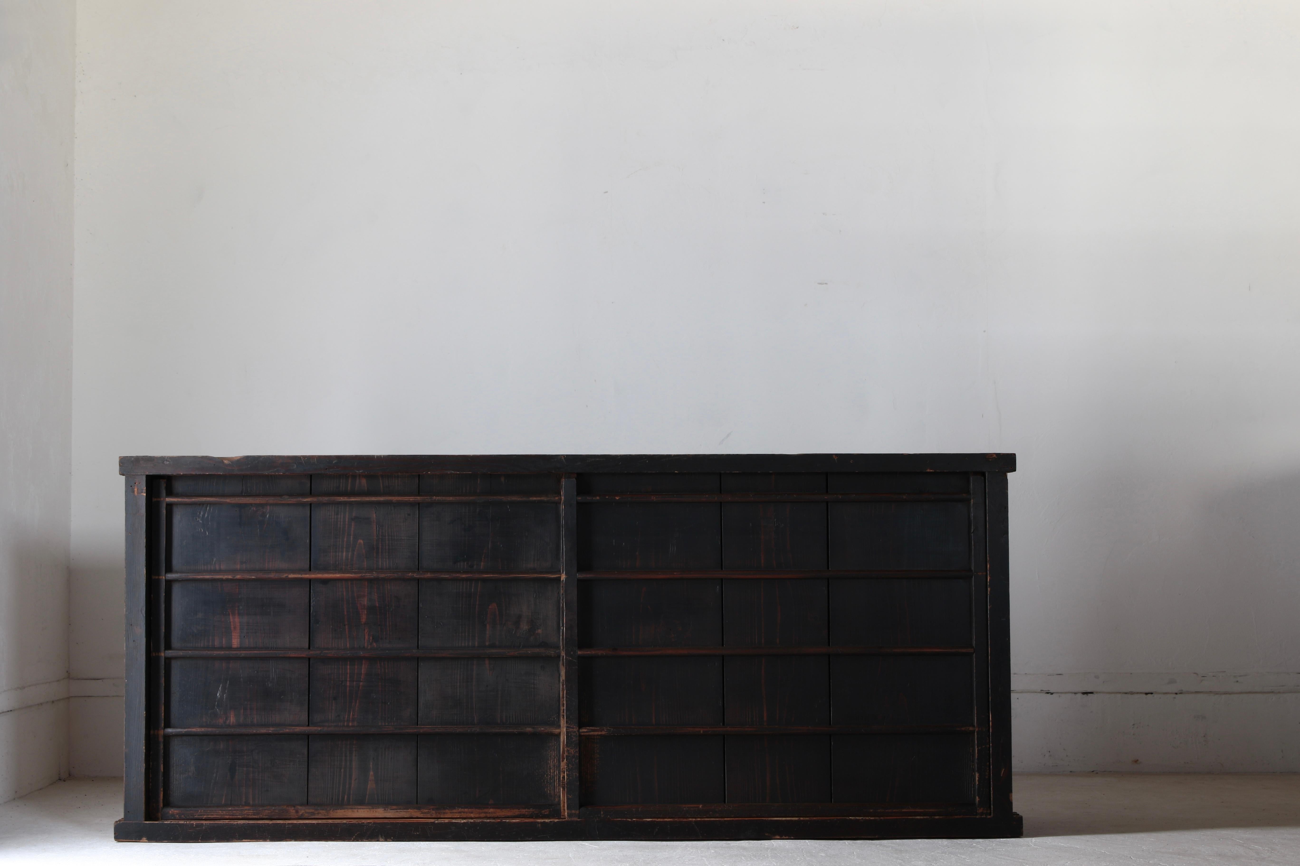 Antico Tansu nero di grandi dimensioni / Credenza / 1868-1912 Wabi-sabi giapponese 11