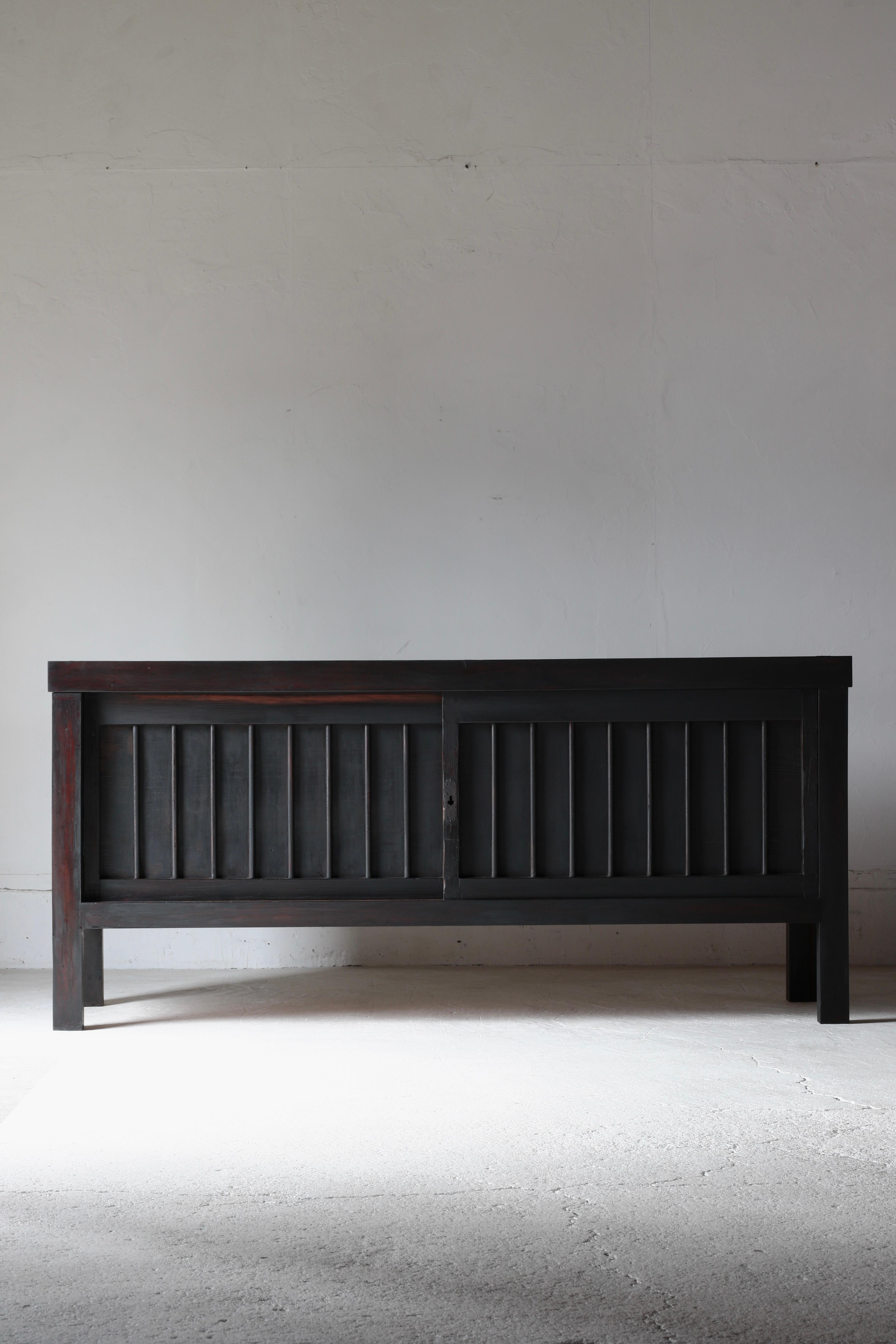 Antico Tansu nero di grandi dimensioni / Credenza / 1868-1912 Wabi-sabi giapponese in vendita 12
