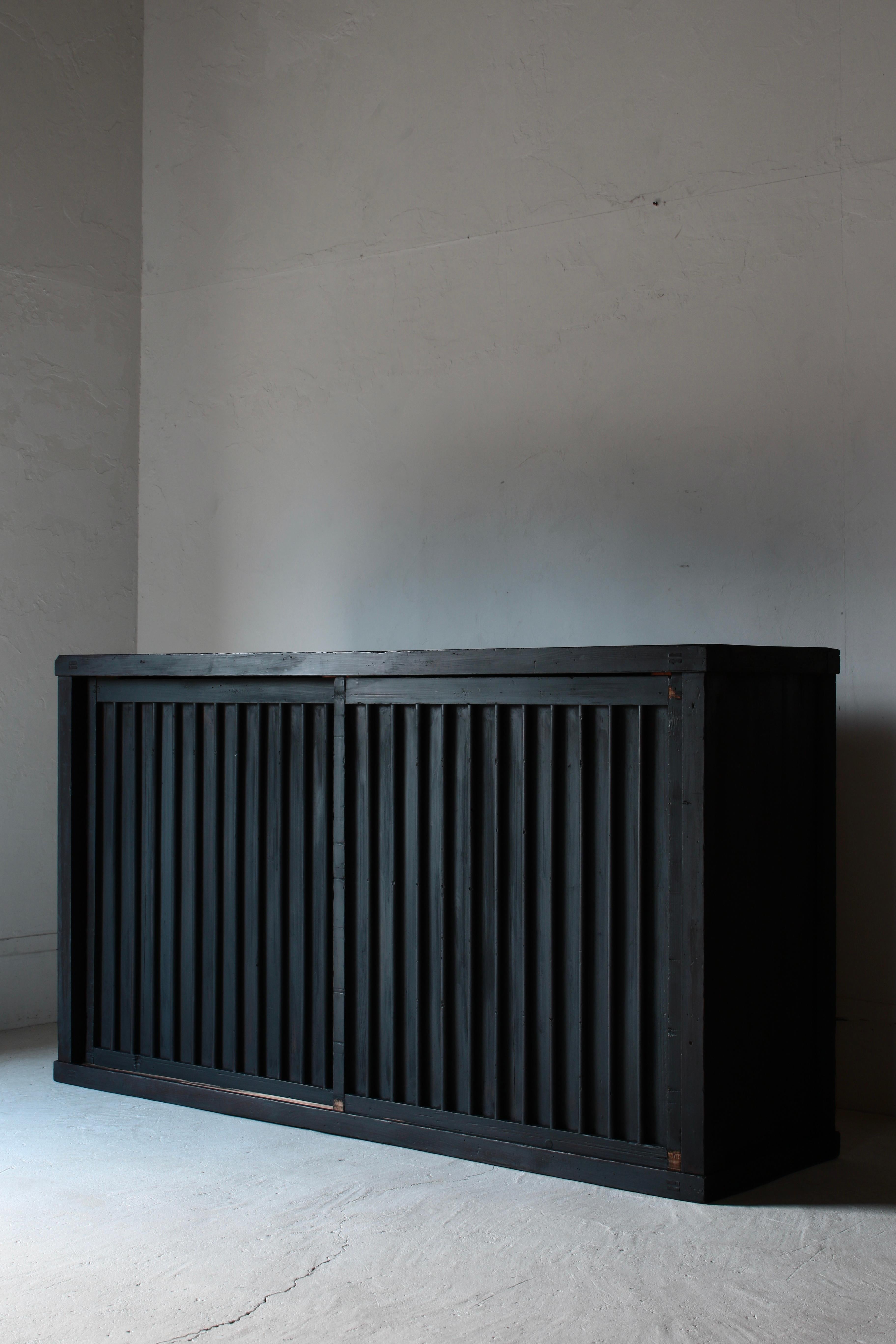 Antiguo Tansu Japonés Negro Grande / Aparador / 1868-1912s Wabi-sabi Meiji en venta