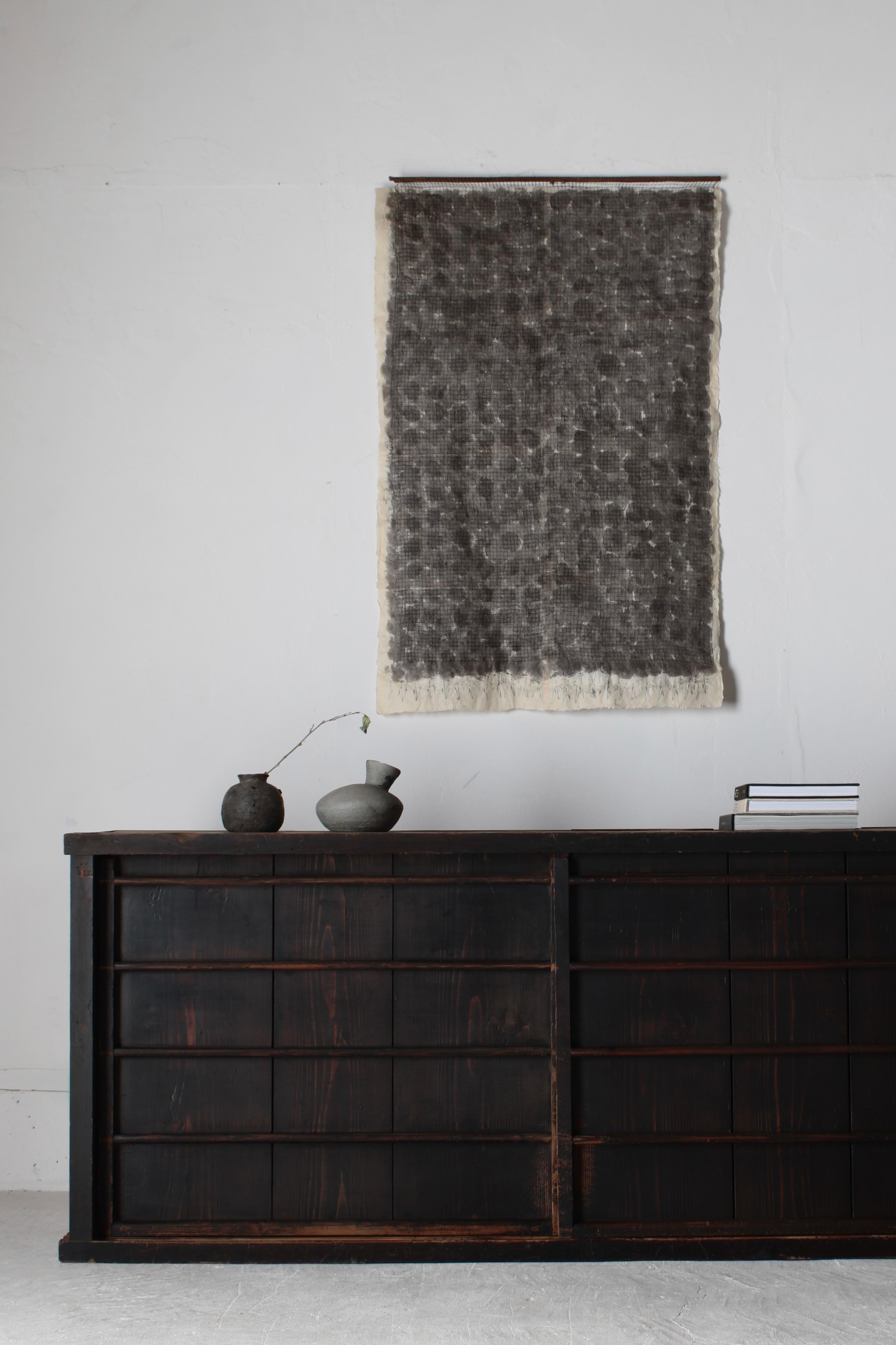 Giapponese Antico Tansu nero di grandi dimensioni / Credenza / 1868-1912 Wabi-sabi giapponese