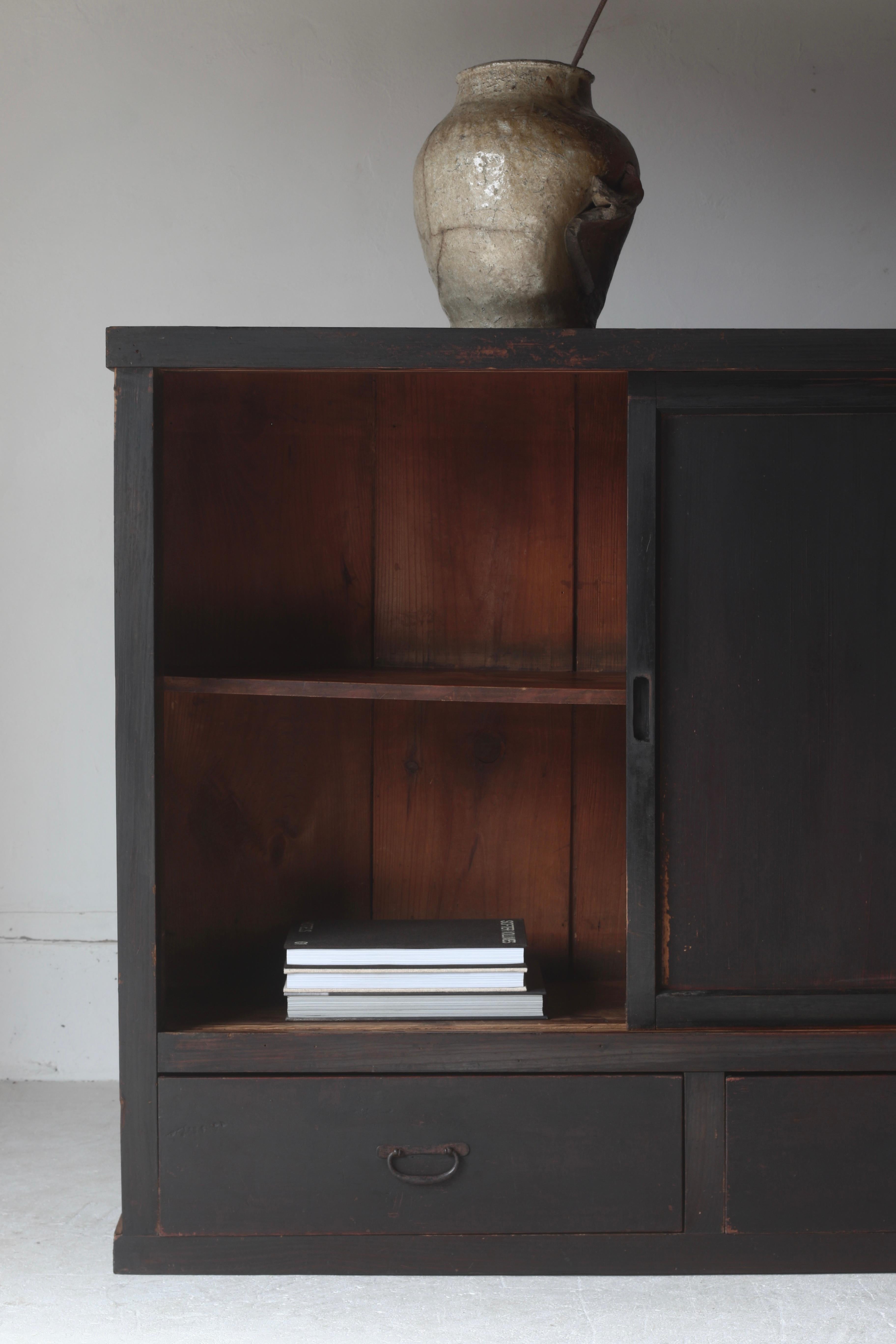 Japanese Antique Large Black Tansu / Cabinet Sideboard / 1868-1912s Wabi-sabi In Good Condition For Sale In Iwate-gun Shizukuishi-cho, Iwate Prefecture