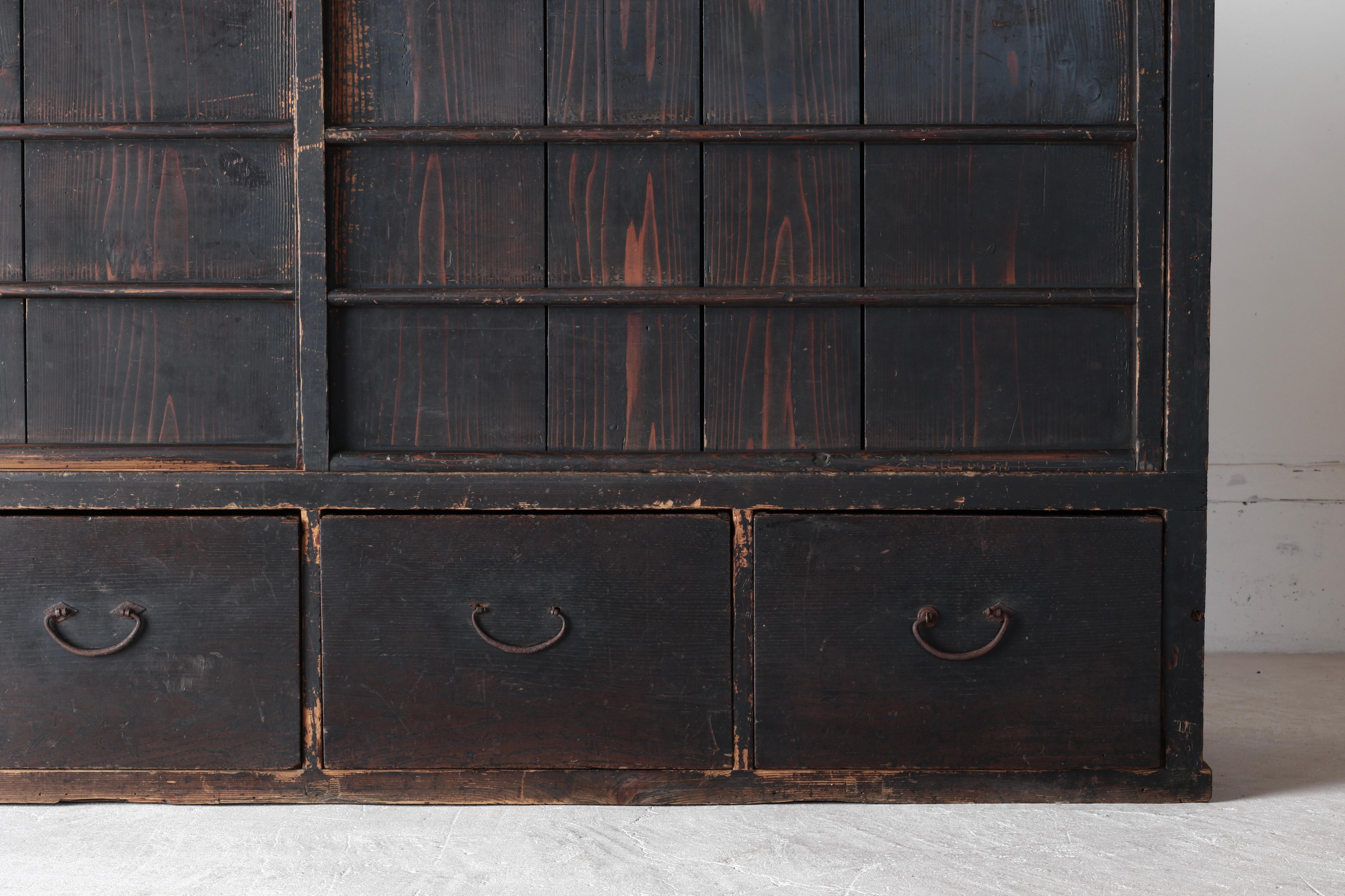 Japanese Antique Large Black Tansu / Cabinet Sideboard / 1868-1912s Wabi-sabi In Good Condition For Sale In Iwate-gun Shizukuishi-cho, Iwate Prefecture