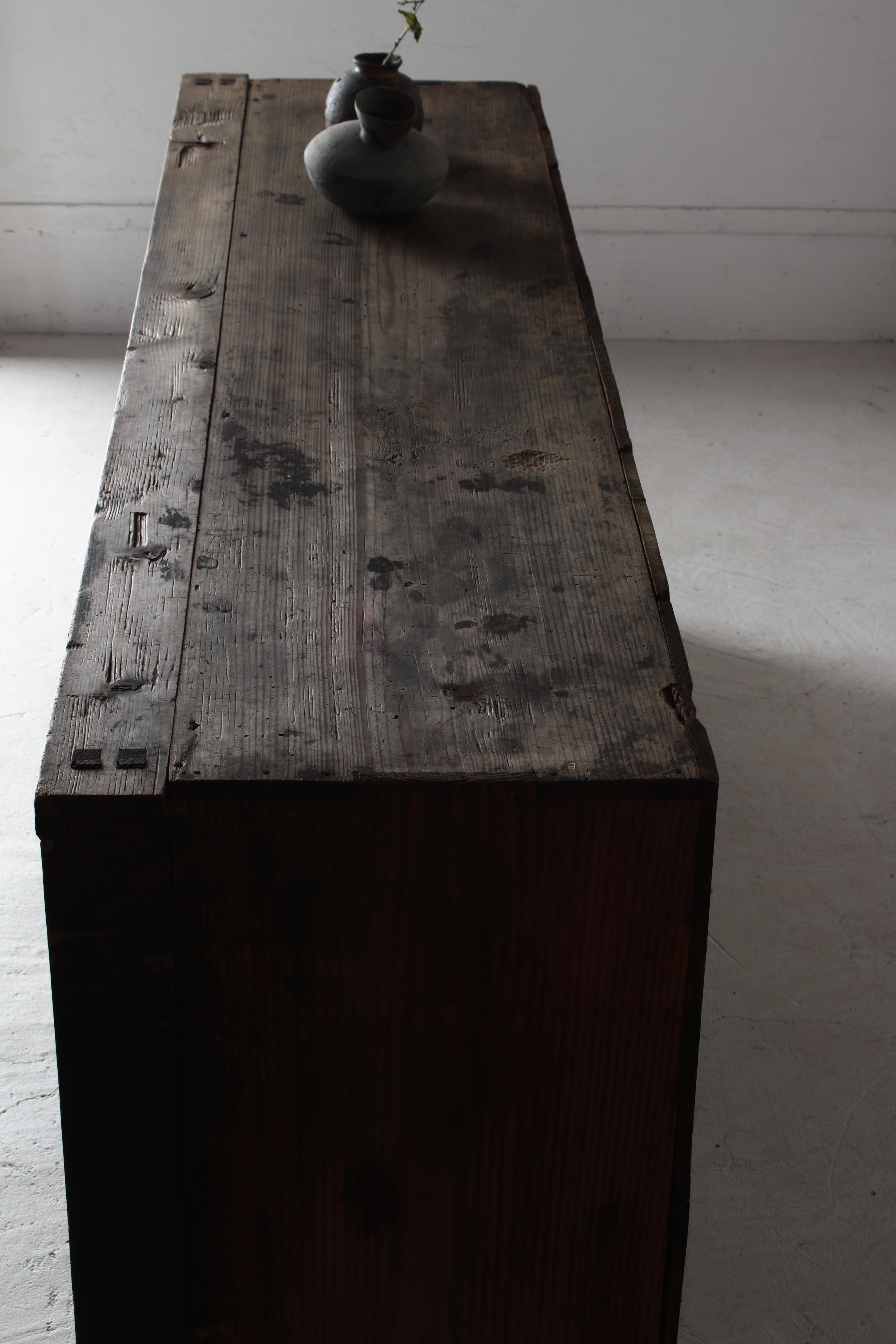 XIX secolo Antico Tansu nero di grandi dimensioni / Credenza / 1868-1912 Wabi-sabi giapponese