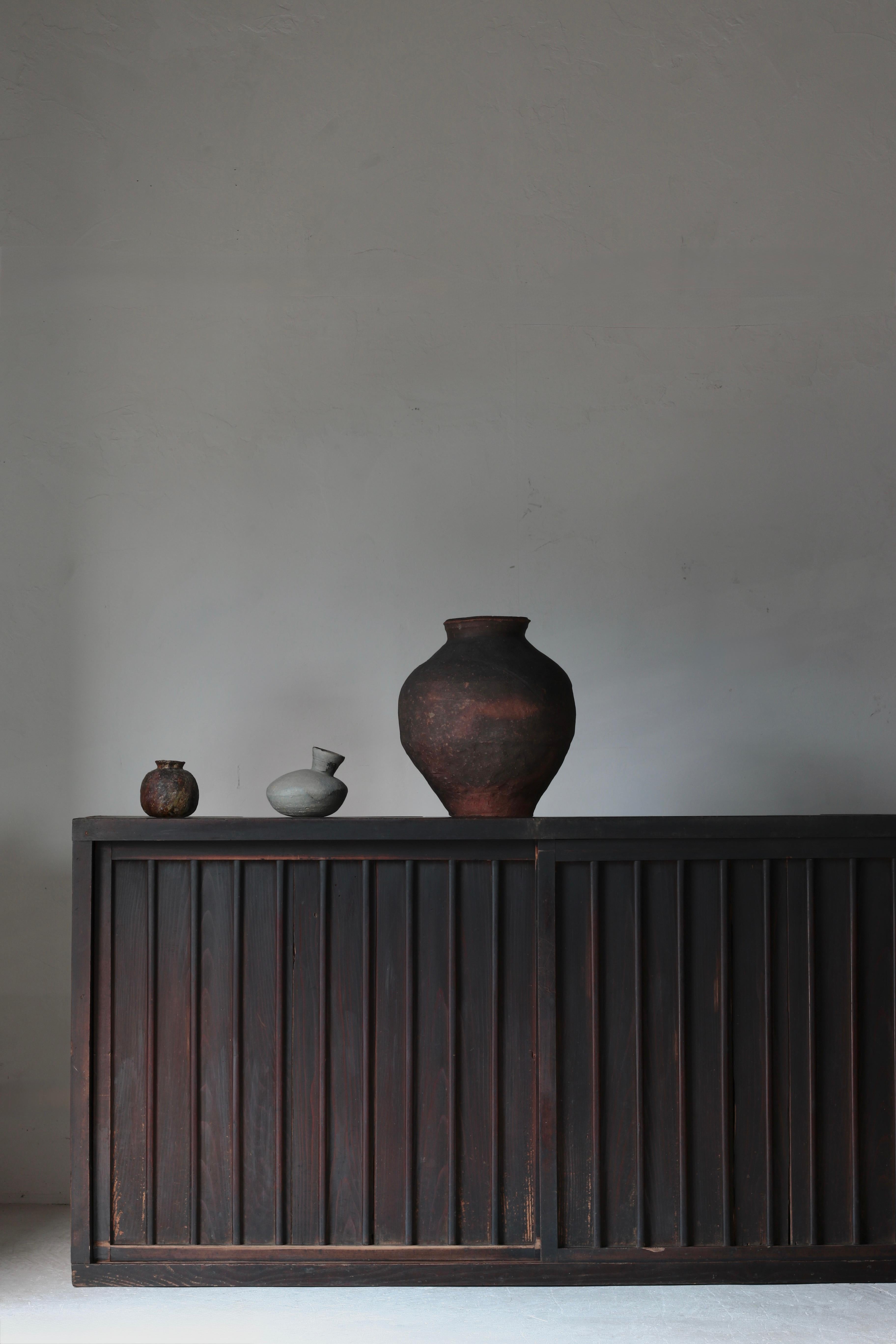 Antiguo Tansu Negro Japonés Grande / Aparador / 1868-1912s / Wabi-Sabi Cedro en venta