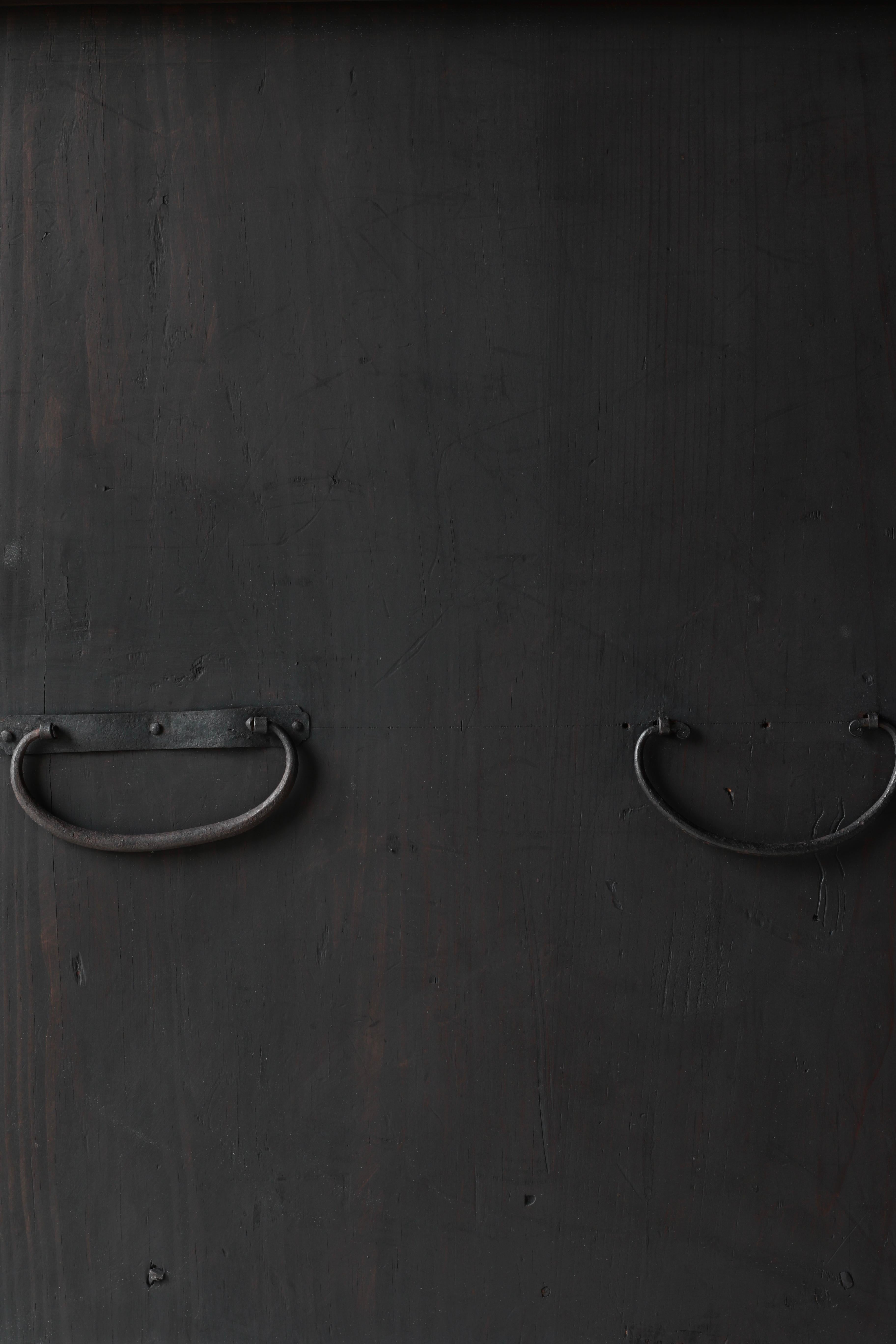 Antico Tansu nero di grandi dimensioni / Credenza / 1868-1912 Wabi-sabi giapponese in vendita 1
