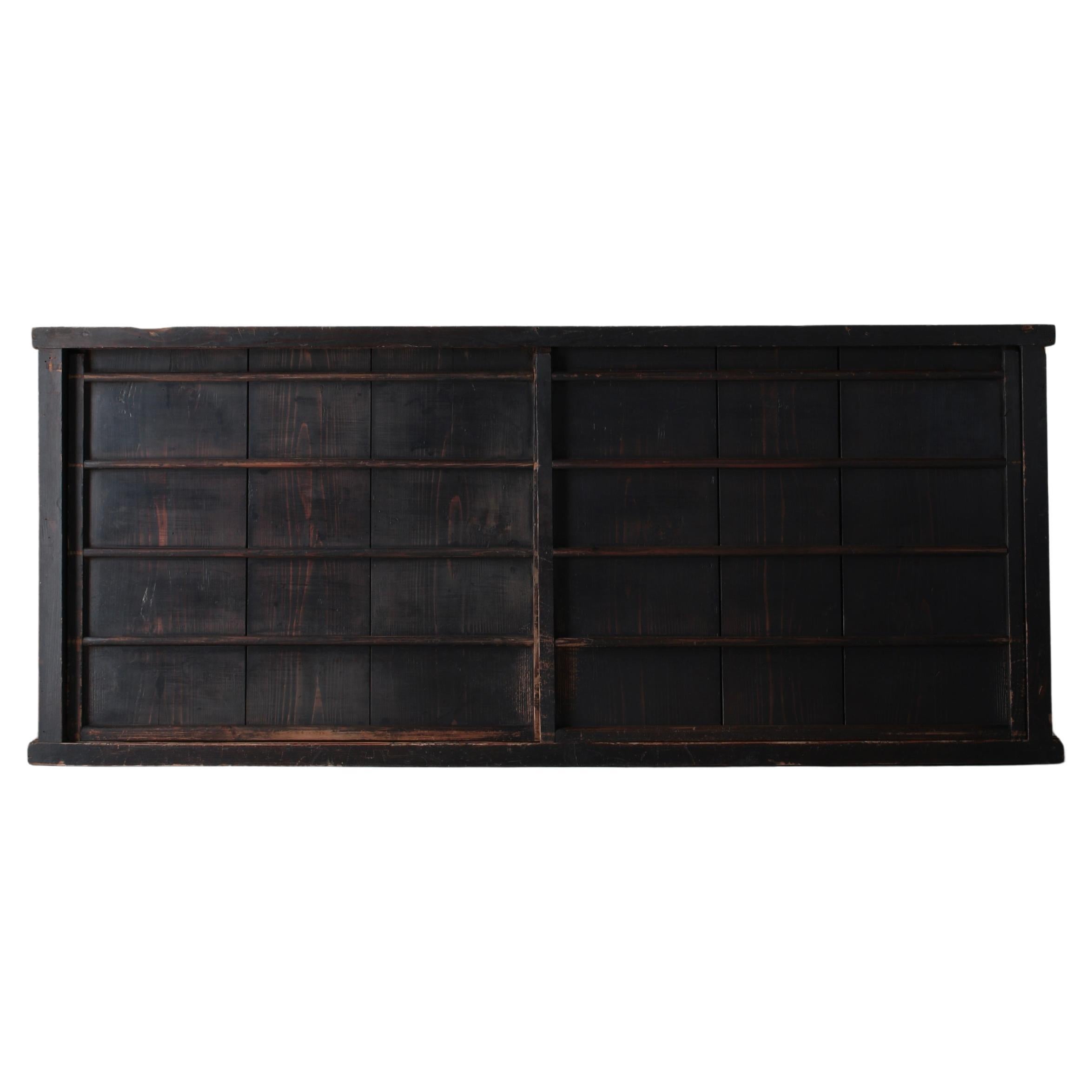 Antico Tansu nero di grandi dimensioni / Credenza / 1868-1912 Wabi-sabi giapponese
