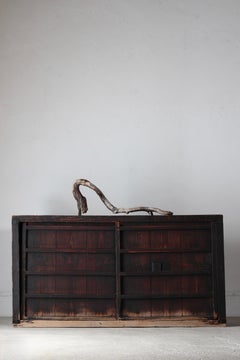 Antico Tansu nero di grandi dimensioni giapponese / Credenza / XIX secolo / Wabi-Sabi